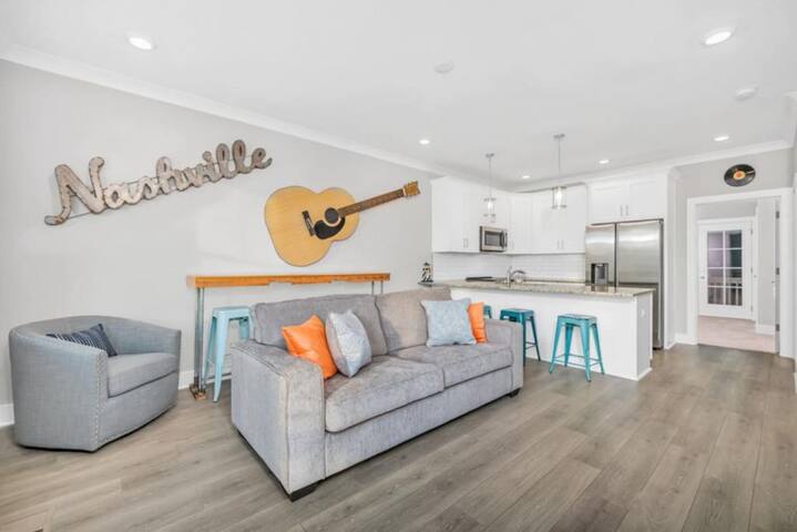 24 Guest Lake Hangout with 12 beds! gallery image 3