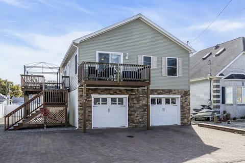 Game Room, Kayaks, Steps to the Ocean!
