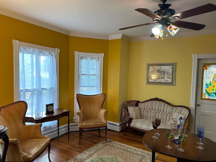 The Loft/spacious Victorian Inn - Rockville, MD