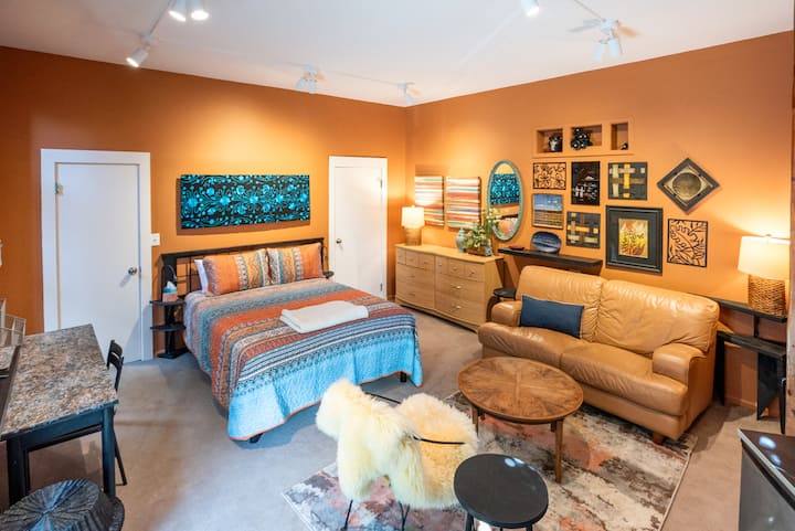 Boho Studio On 8th Ave West | Queen Anne, Seattle - Seattle, WA