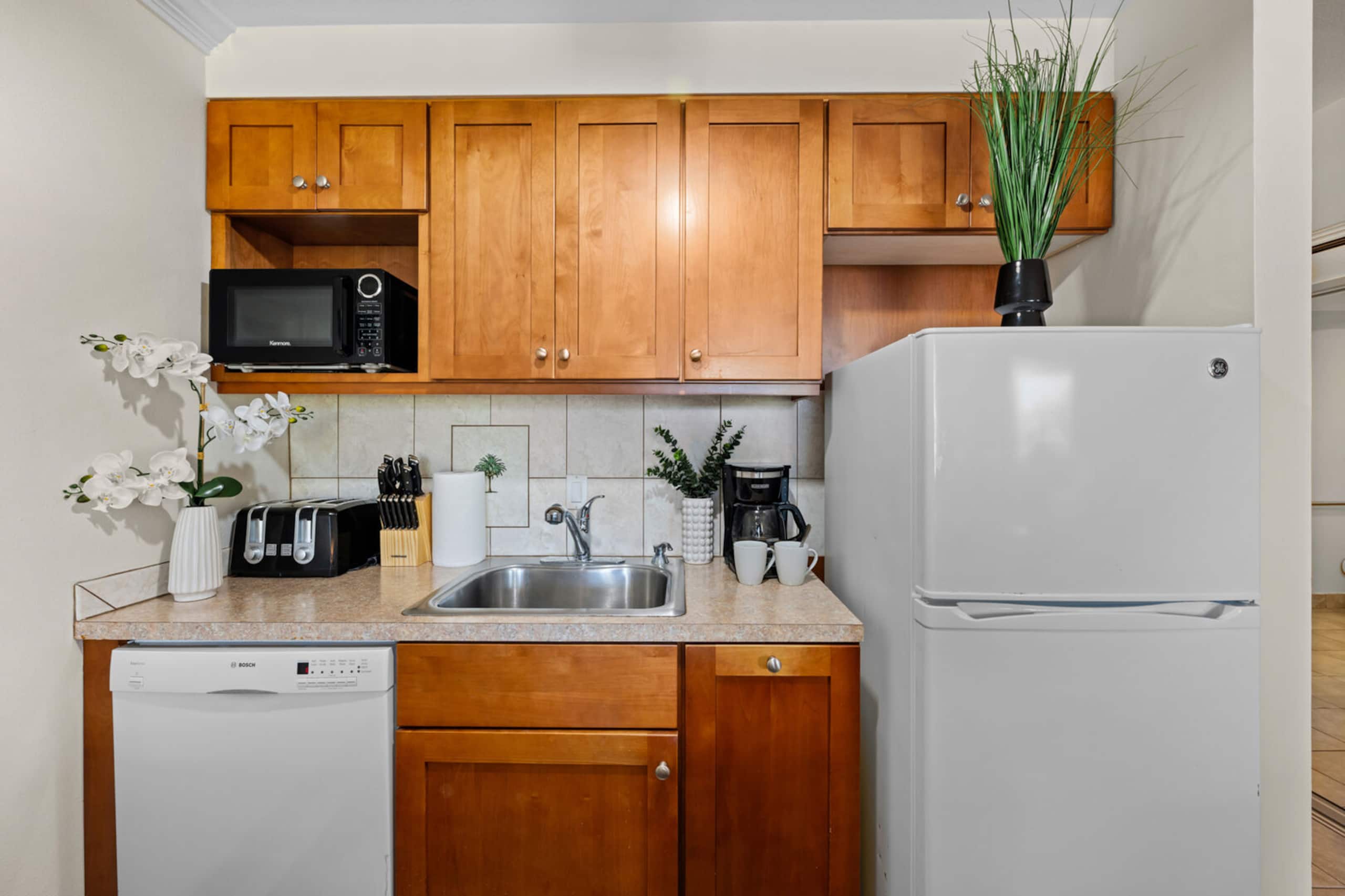 Condo in Lahaina · ★5.0 · 1 bedroom · 2 beds · 1 bath - Image 12