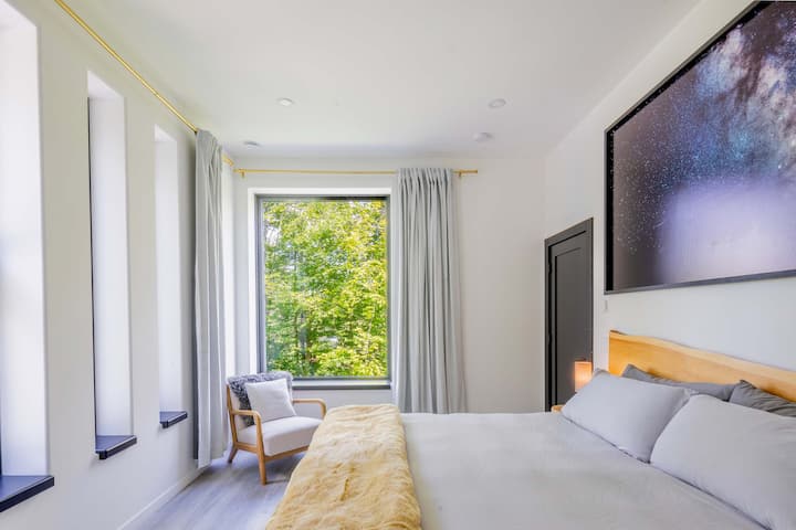 Chambre 1 : Réveillez-vous avec cette vue paisible.