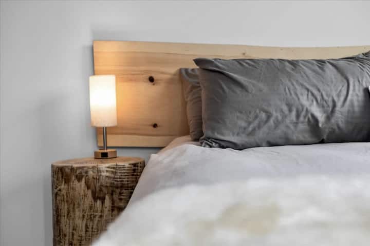 Chambre 2 : Réveillez-vous avec cette vue paisible.