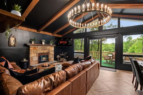Serene Pocono Hide Out - Game Room, Theater & Bar