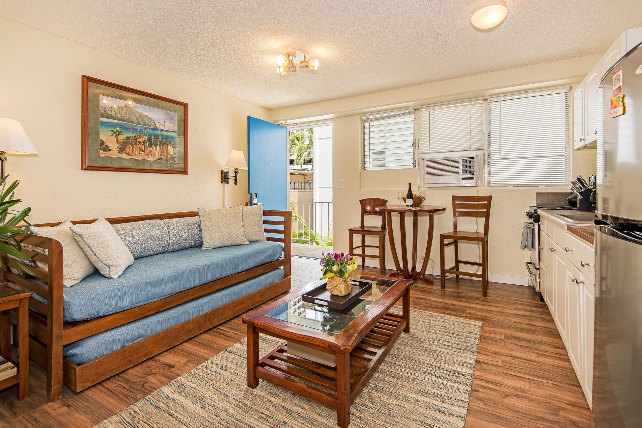 Condo in Honolulu · ★4.77 · 1 bedroom · 3 beds · 1 private bath - Image 2
