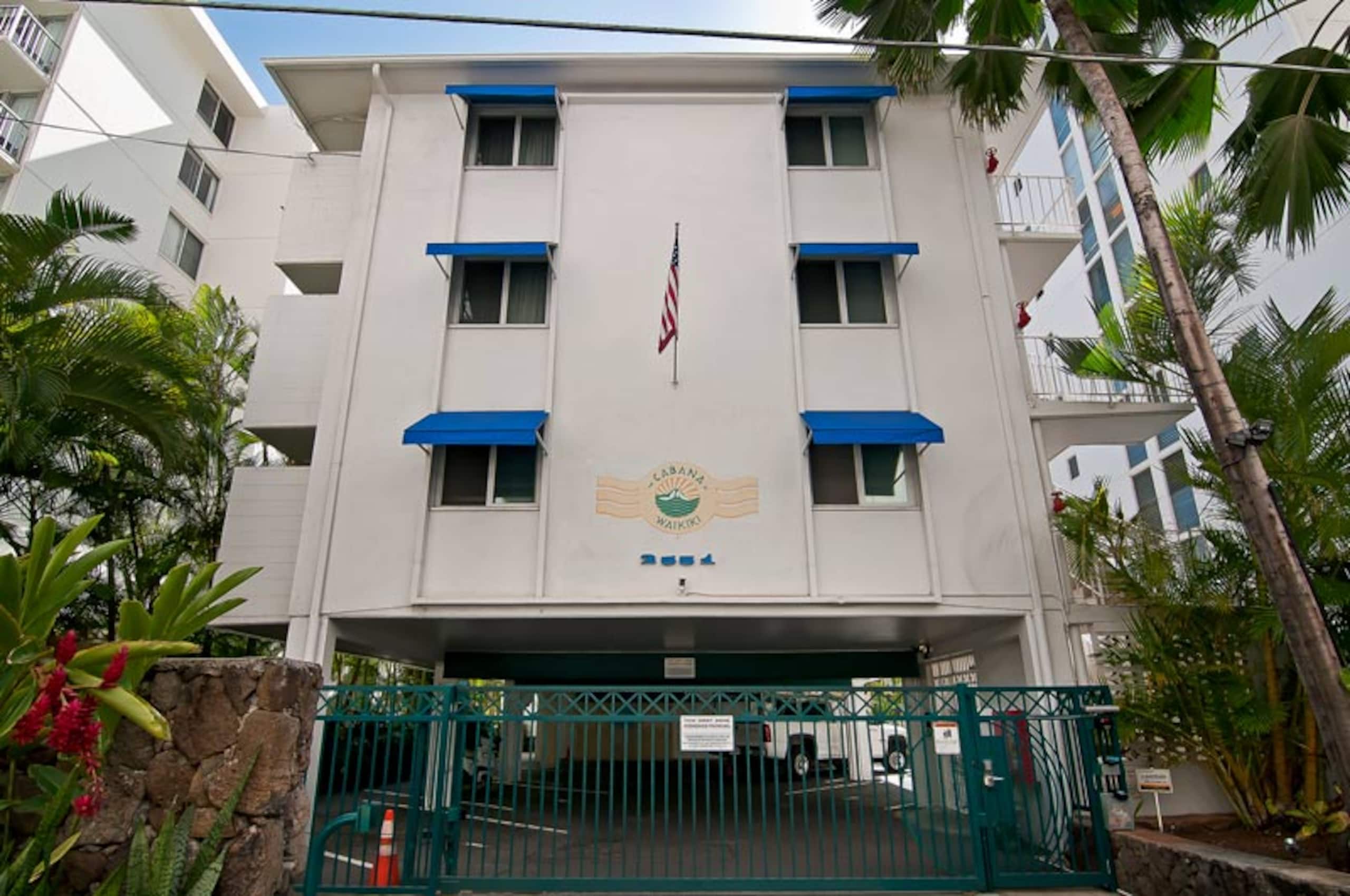 Condo in Honolulu · ★4.77 · 1 bedroom · 3 beds · 1 private bath - Image 15