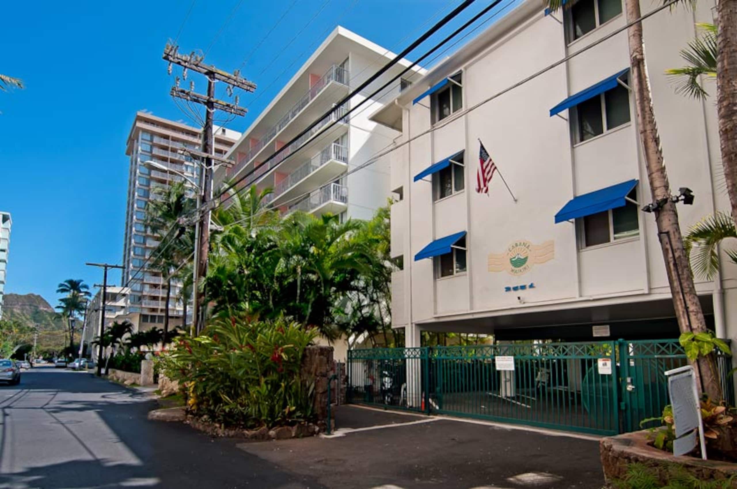 Condo in Honolulu · ★4.77 · 1 bedroom · 3 beds · 1 private bath - Image 14