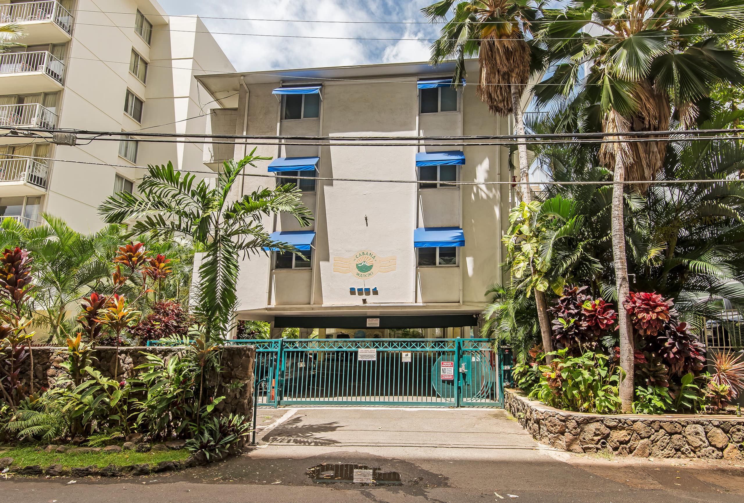 Condo in Honolulu · ★4.77 · 1 bedroom · 3 beds · 1 private bath - Image 16
