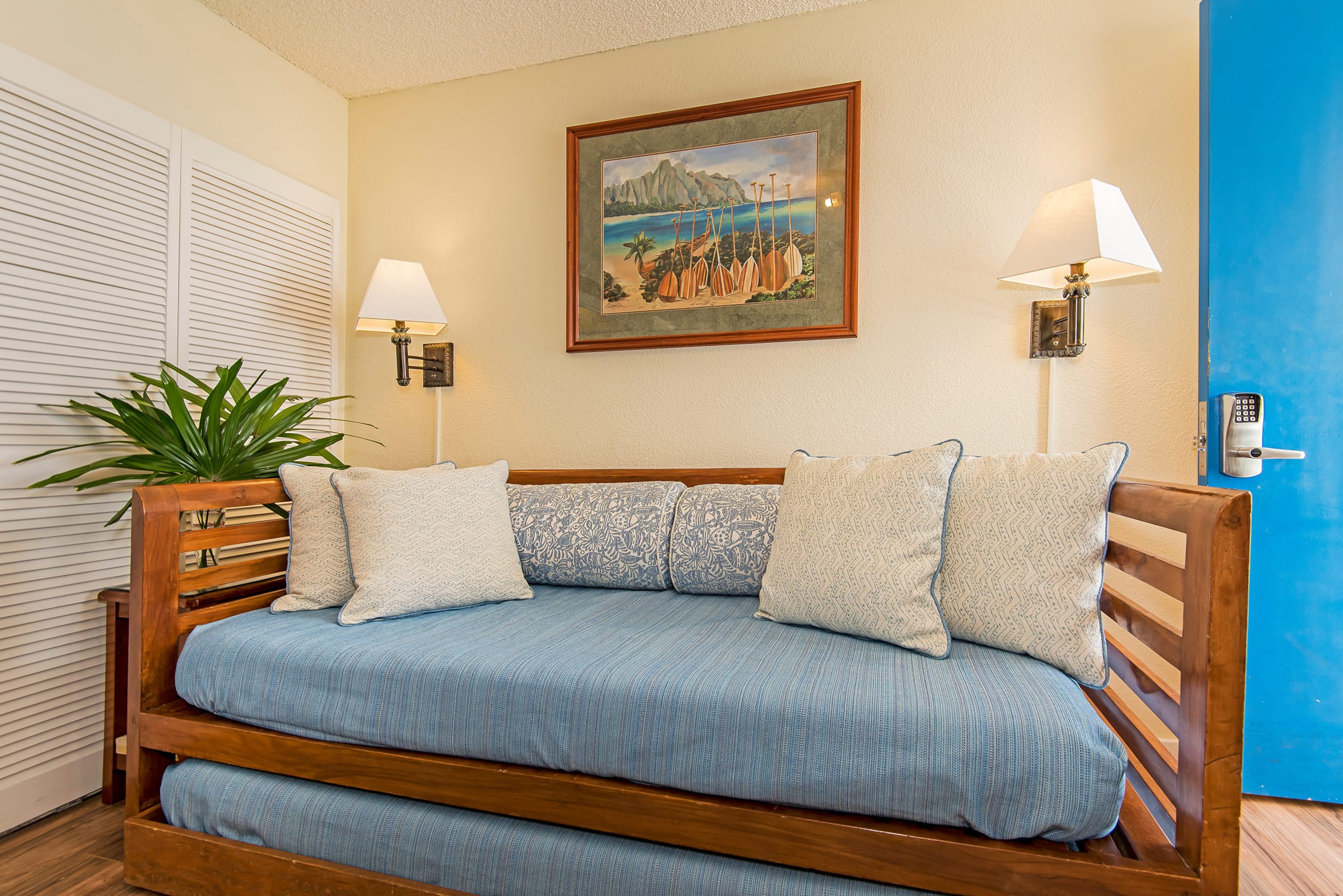Condo in Honolulu · ★4.77 · 1 bedroom · 3 beds · 1 private bath - Image 3