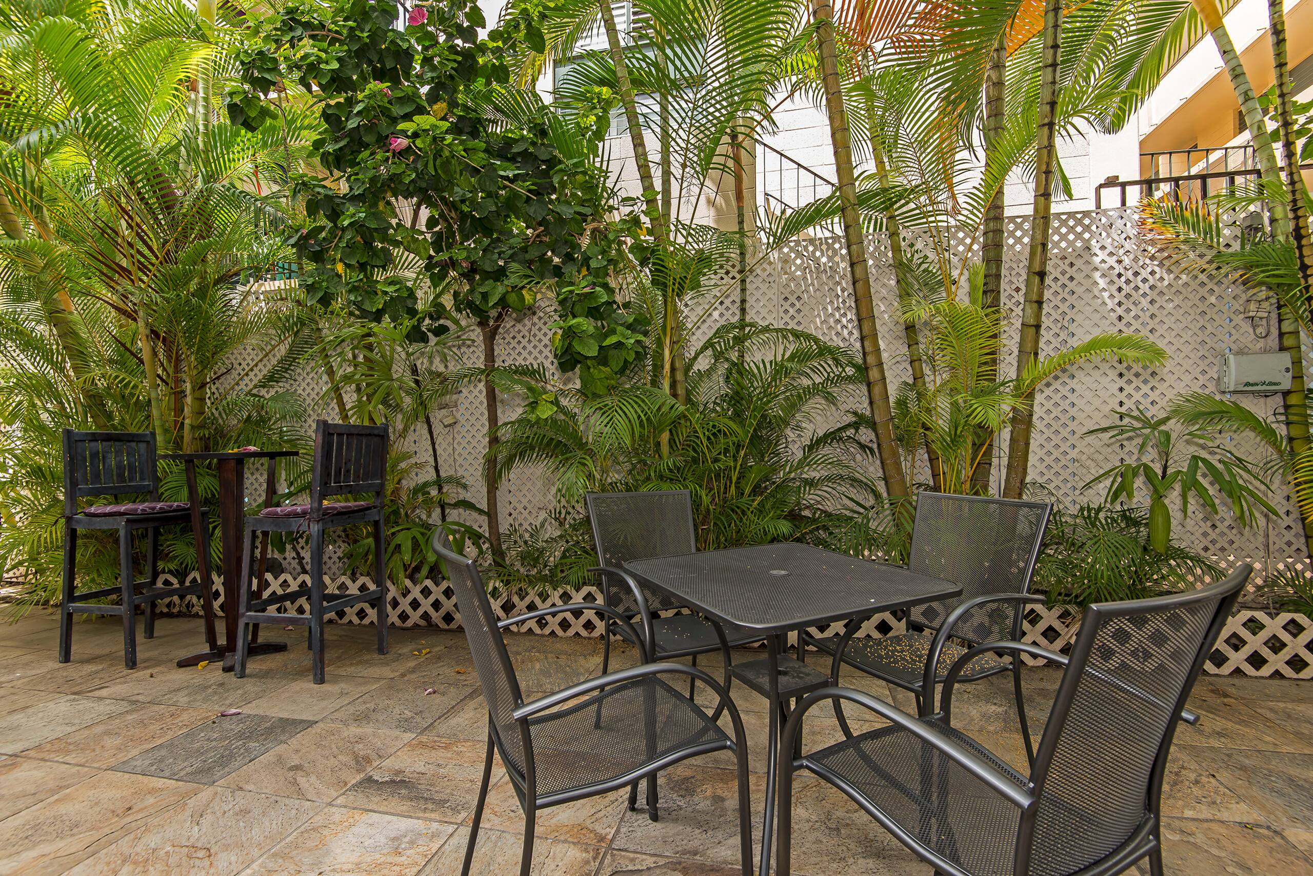 Condo in Honolulu · ★4.77 · 1 bedroom · 3 beds · 1 private bath - Image 12