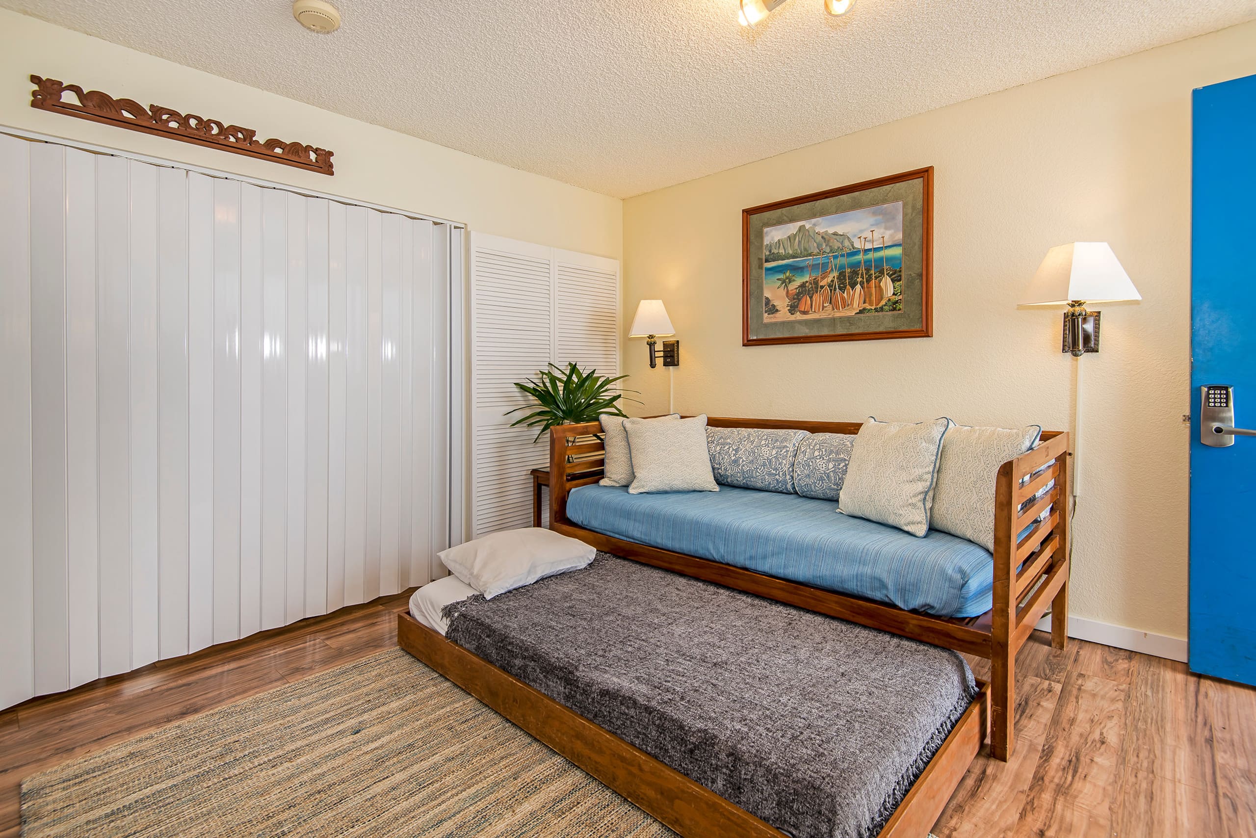 Condo in Honolulu · ★4.77 · 1 bedroom · 3 beds · 1 private bath - Image 6