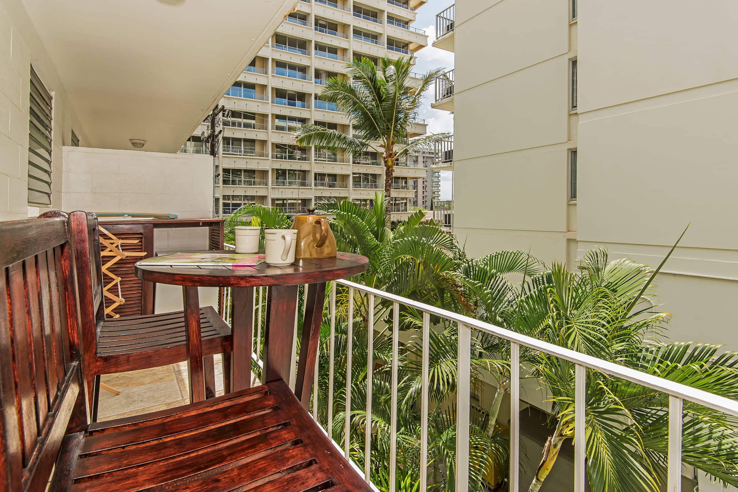 Condo in Honolulu · ★4.77 · 1 bedroom · 3 beds · 1 private bath - Image 13