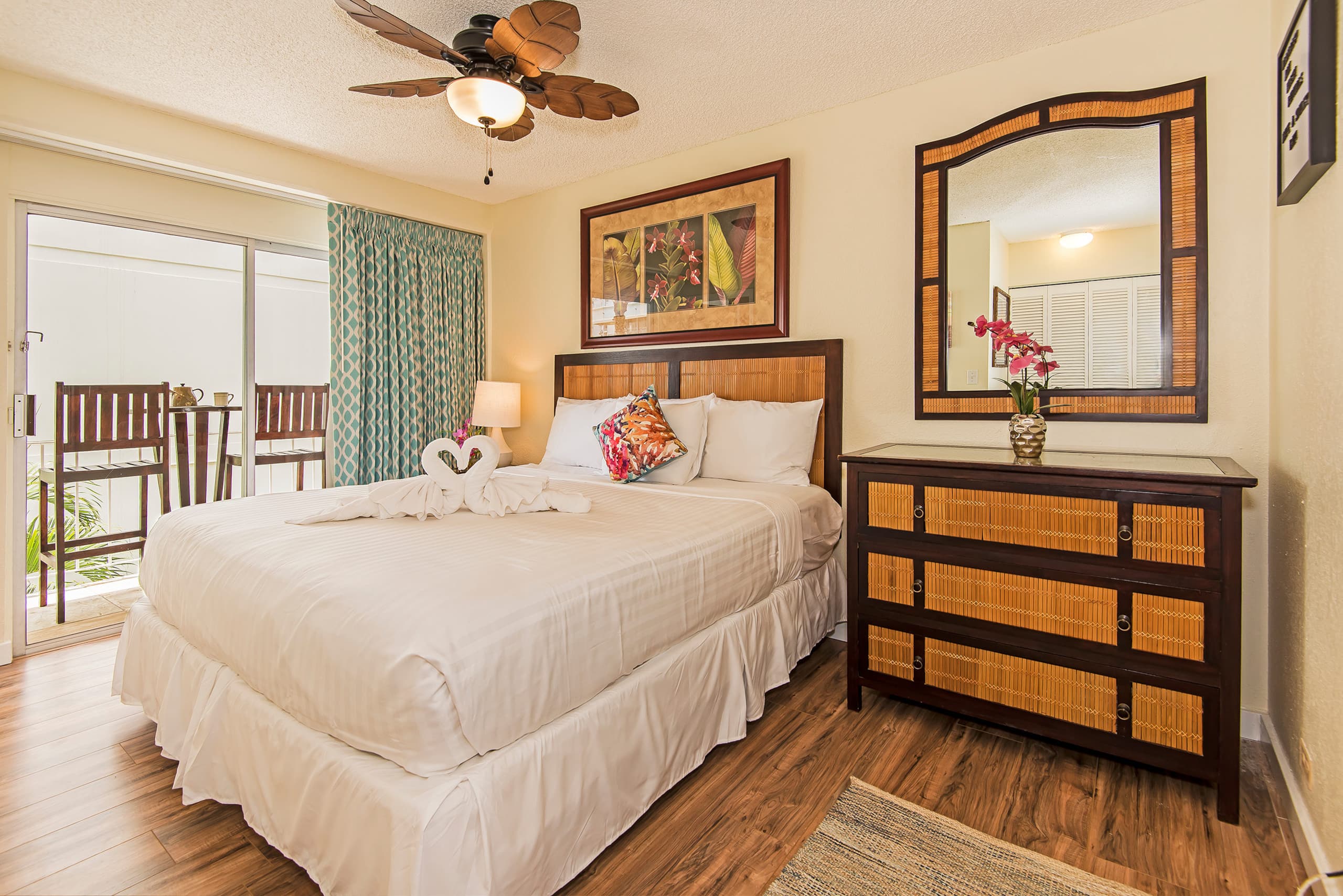 Condo in Honolulu · ★4.77 · 1 bedroom · 3 beds · 1 private bath - Image 8