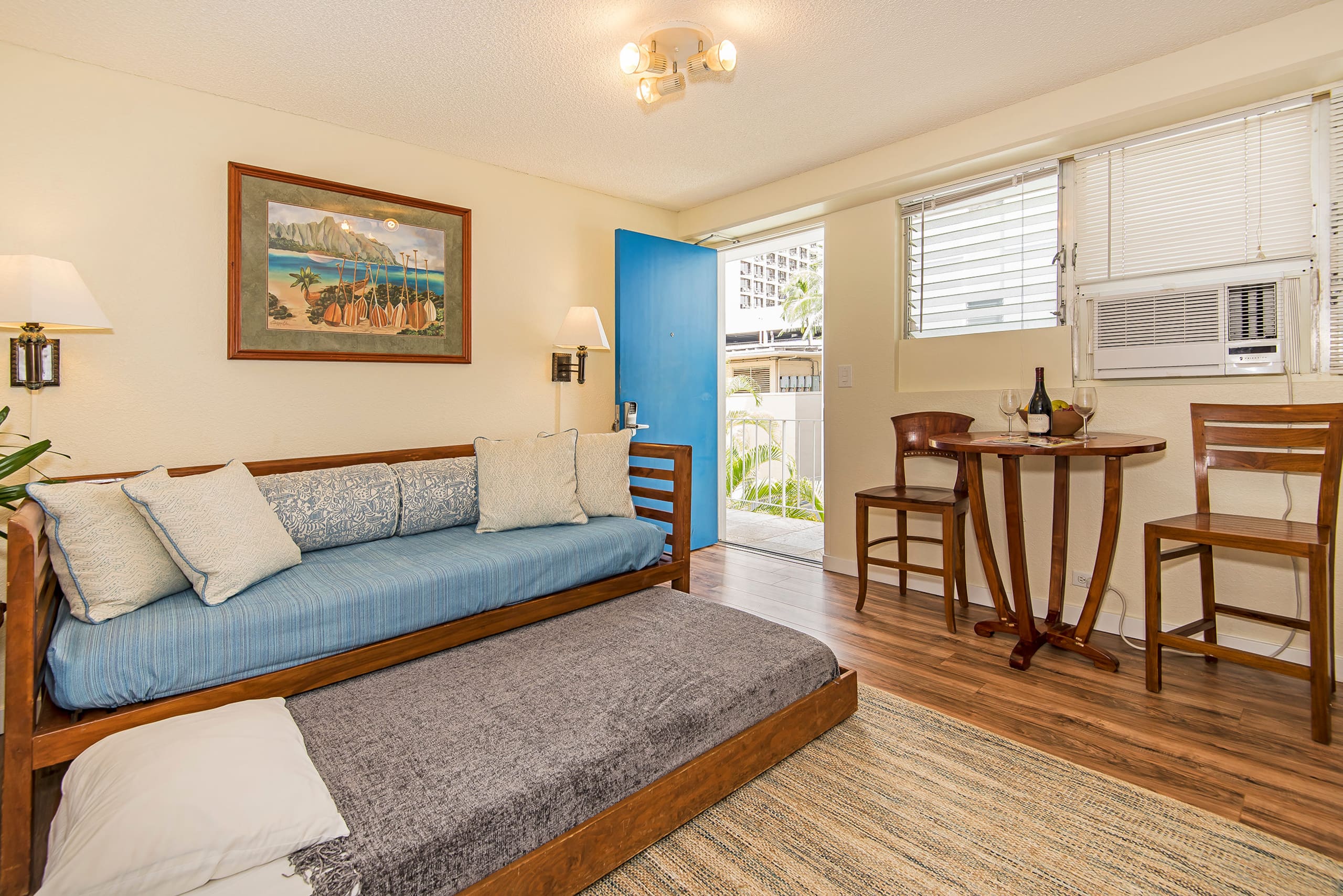 Condo in Honolulu · ★4.77 · 1 bedroom · 3 beds · 1 private bath - Image 5