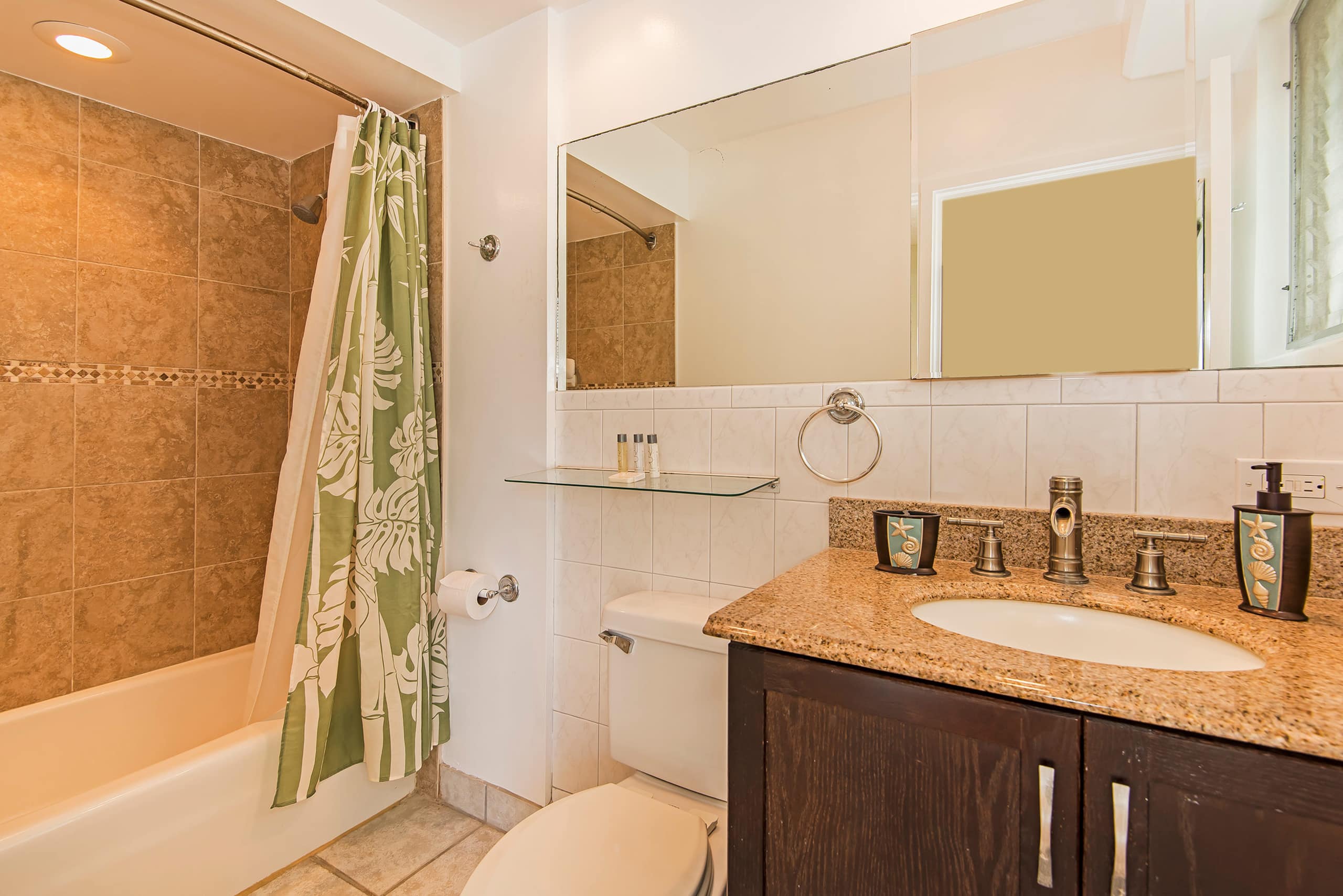 Condo in Honolulu · ★4.77 · 1 bedroom · 3 beds · 1 private bath - Image 11