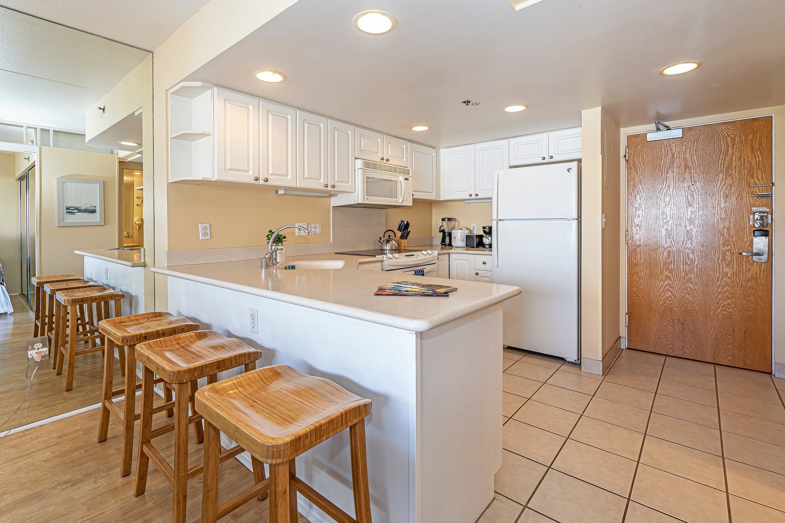 Condo in Honolulu · ★4.82 · 1 bedroom · 3 beds · 1 private bath - Image 5