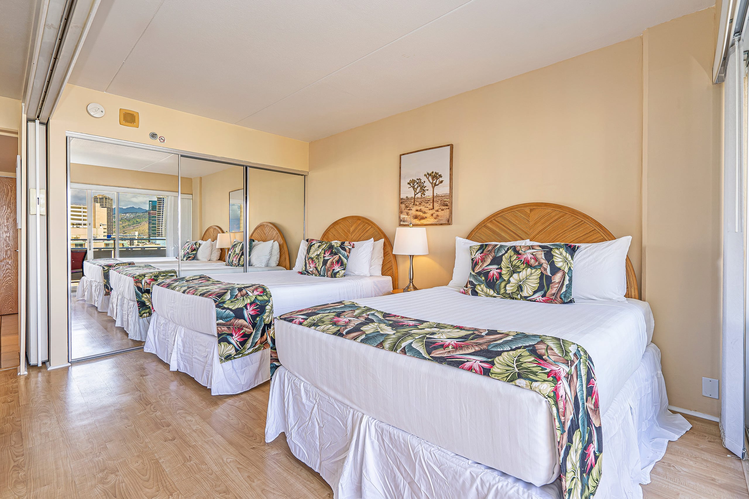 Condo in Honolulu · ★4.82 · 1 bedroom · 3 beds · 1 private bath - Image 10