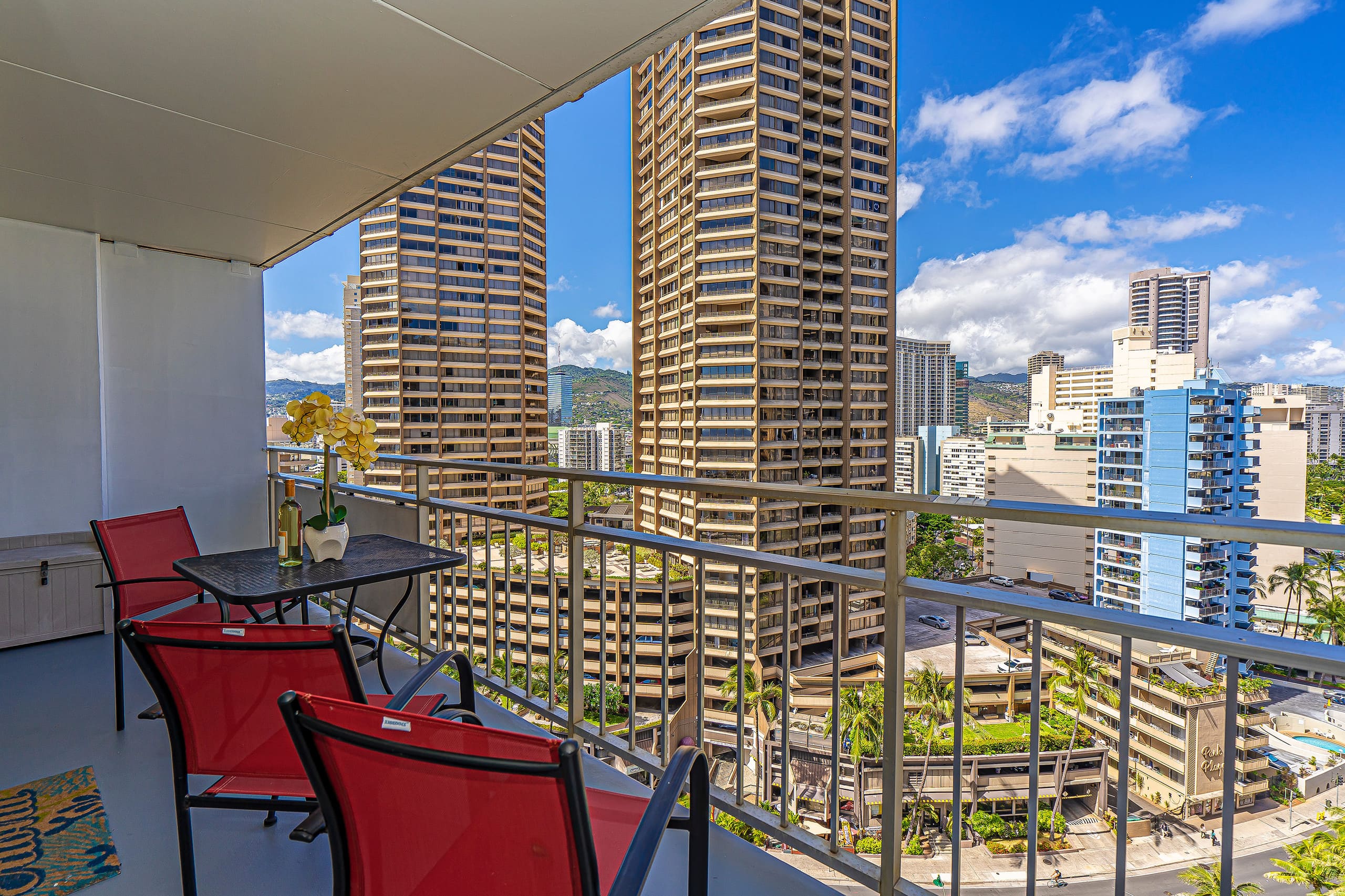 Condo in Honolulu · ★4.82 · 1 bedroom · 3 beds · 1 private bath - Image 13