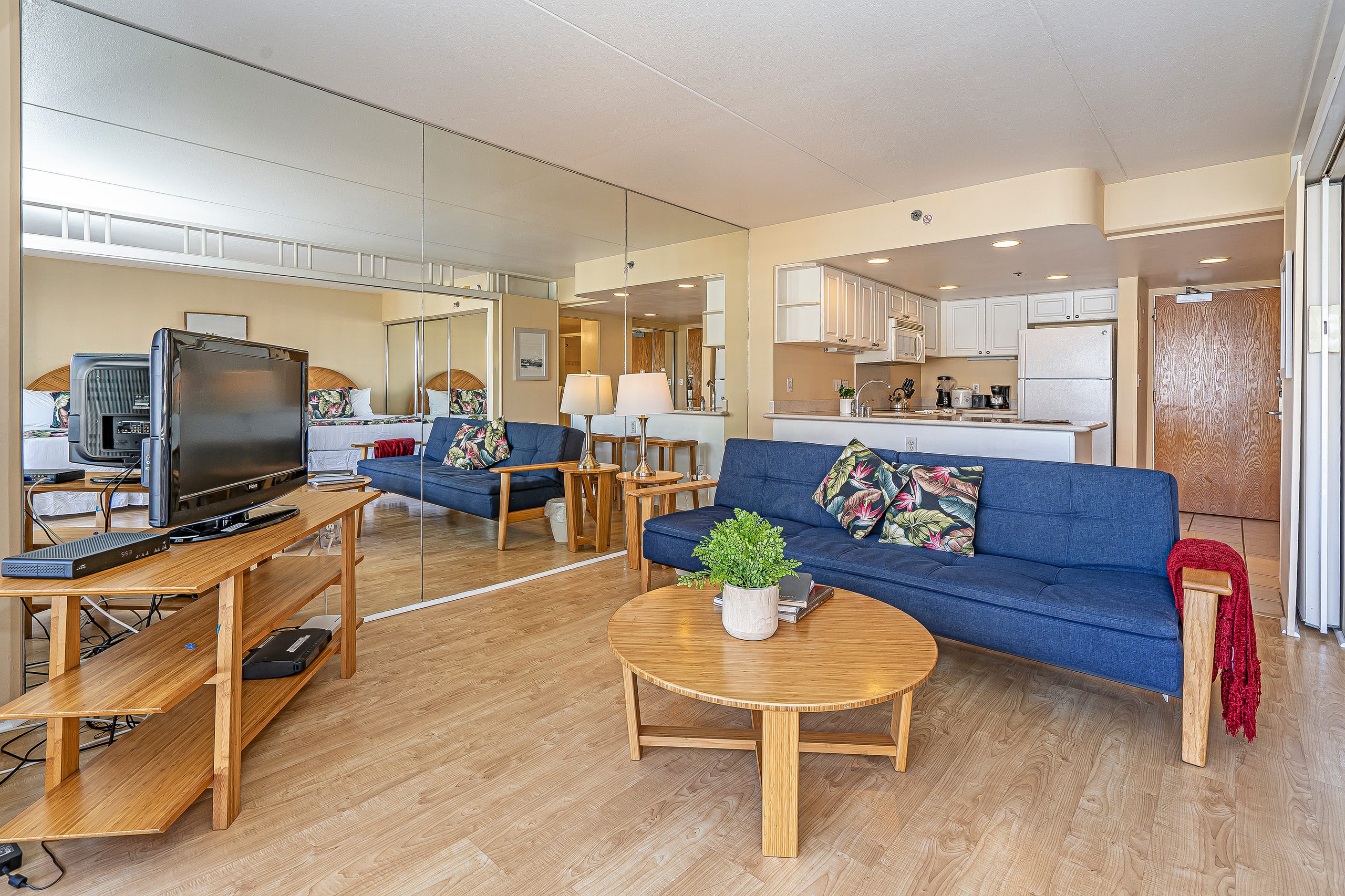 Condo in Honolulu · ★4.82 · 1 bedroom · 3 beds · 1 private bath - Image 3