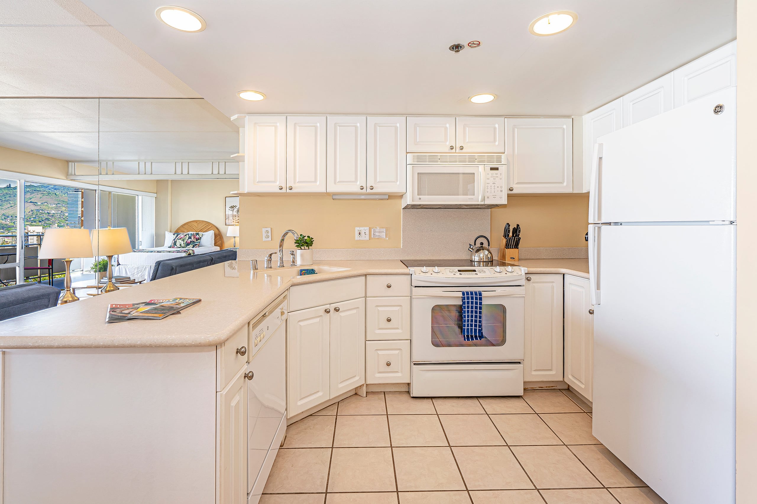 Condo in Honolulu · ★4.82 · 1 bedroom · 3 beds · 1 private bath - Image 6