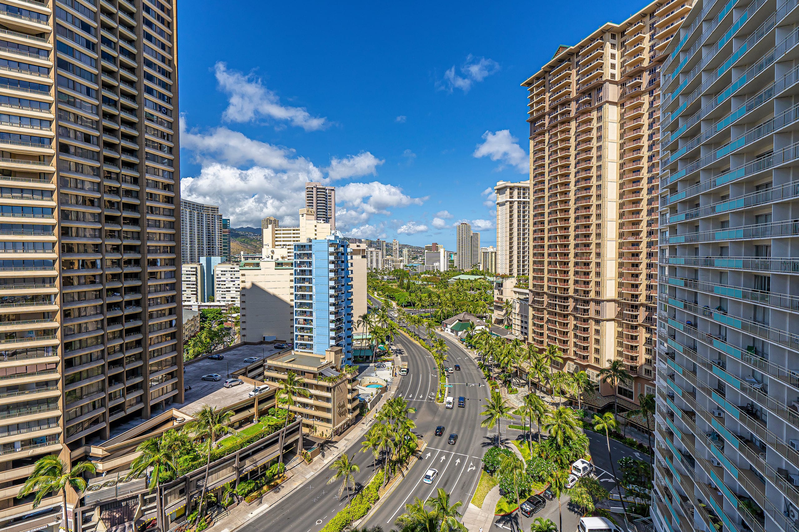 Condo in Honolulu · ★4.82 · 1 bedroom · 3 beds · 1 private bath - Image 24