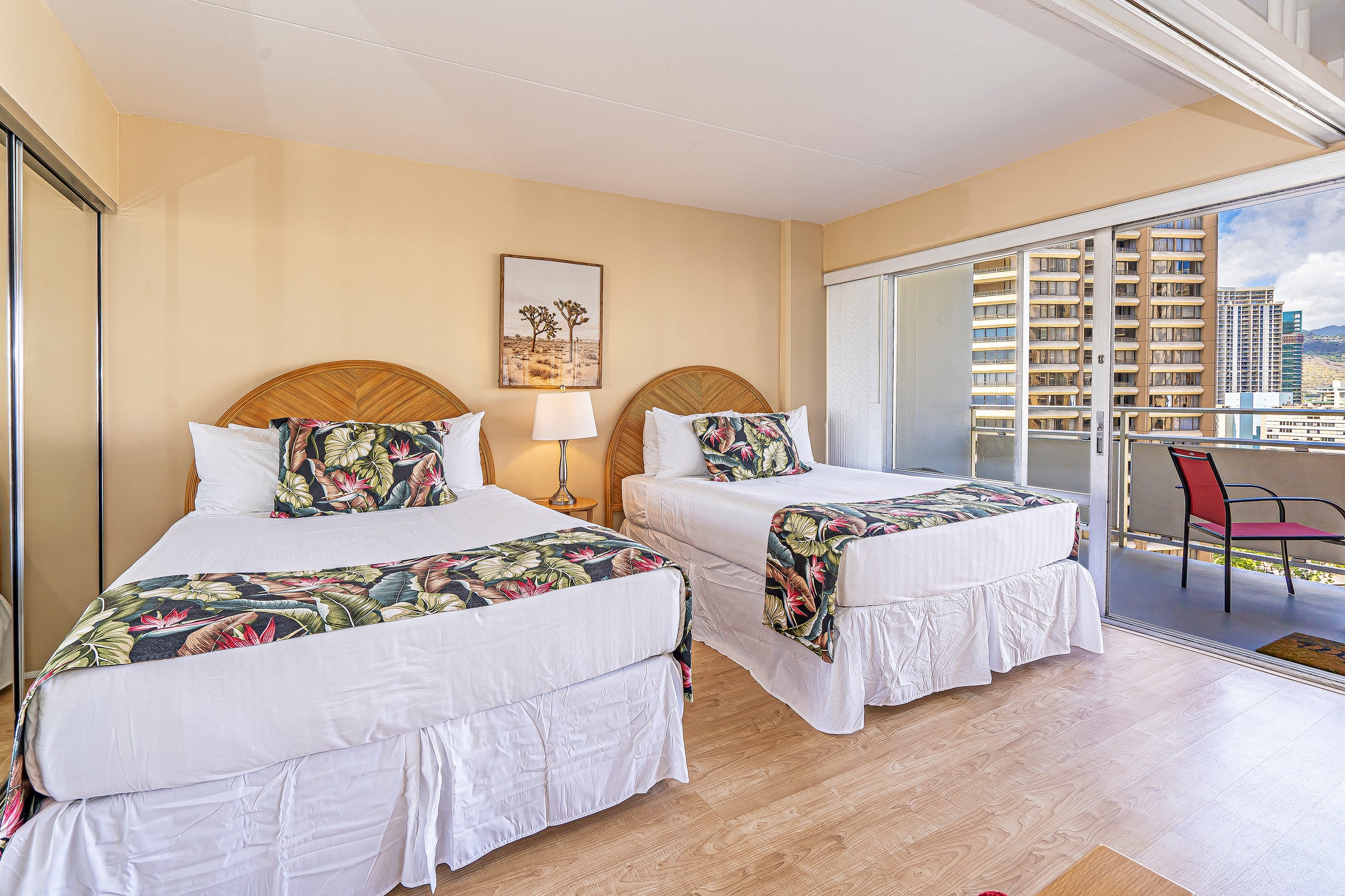 Condo in Honolulu · ★4.82 · 1 bedroom · 3 beds · 1 private bath - Image 8