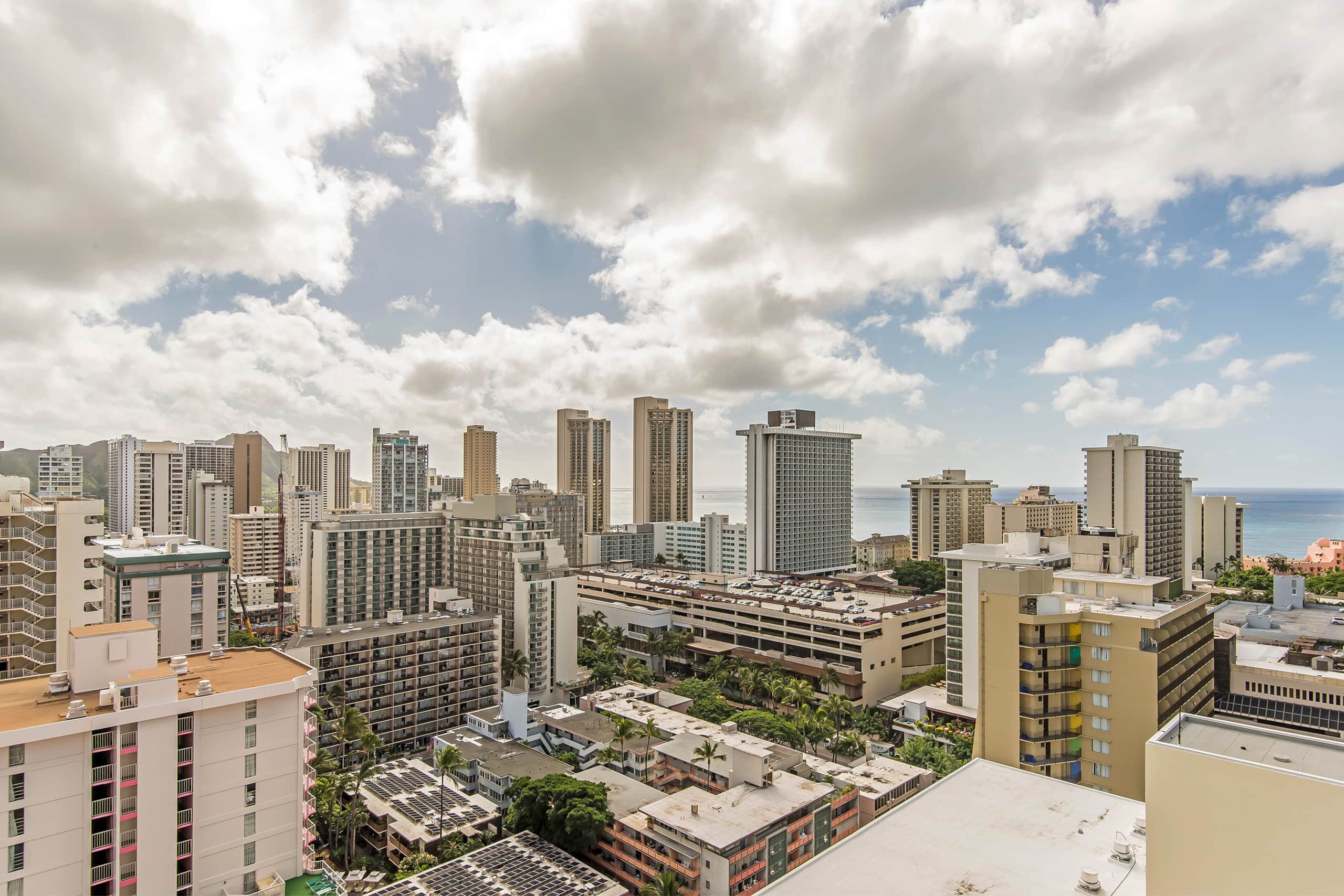Condo in Honolulu · ★4.45 · 1 bedroom · 3 beds · 1 private bath - Image 13