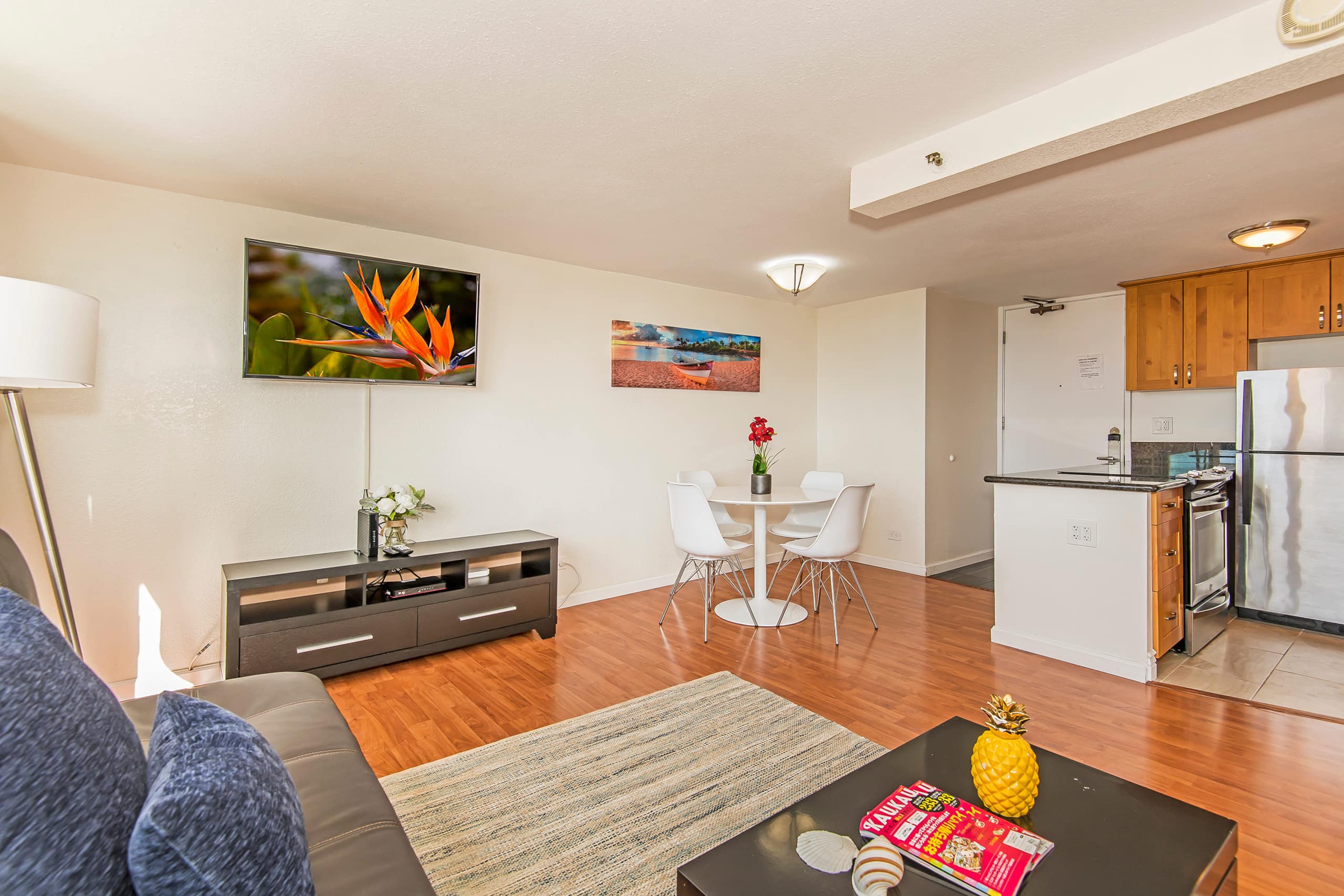Condo in Honolulu · ★4.45 · 1 bedroom · 3 beds · 1 private bath - Image 3