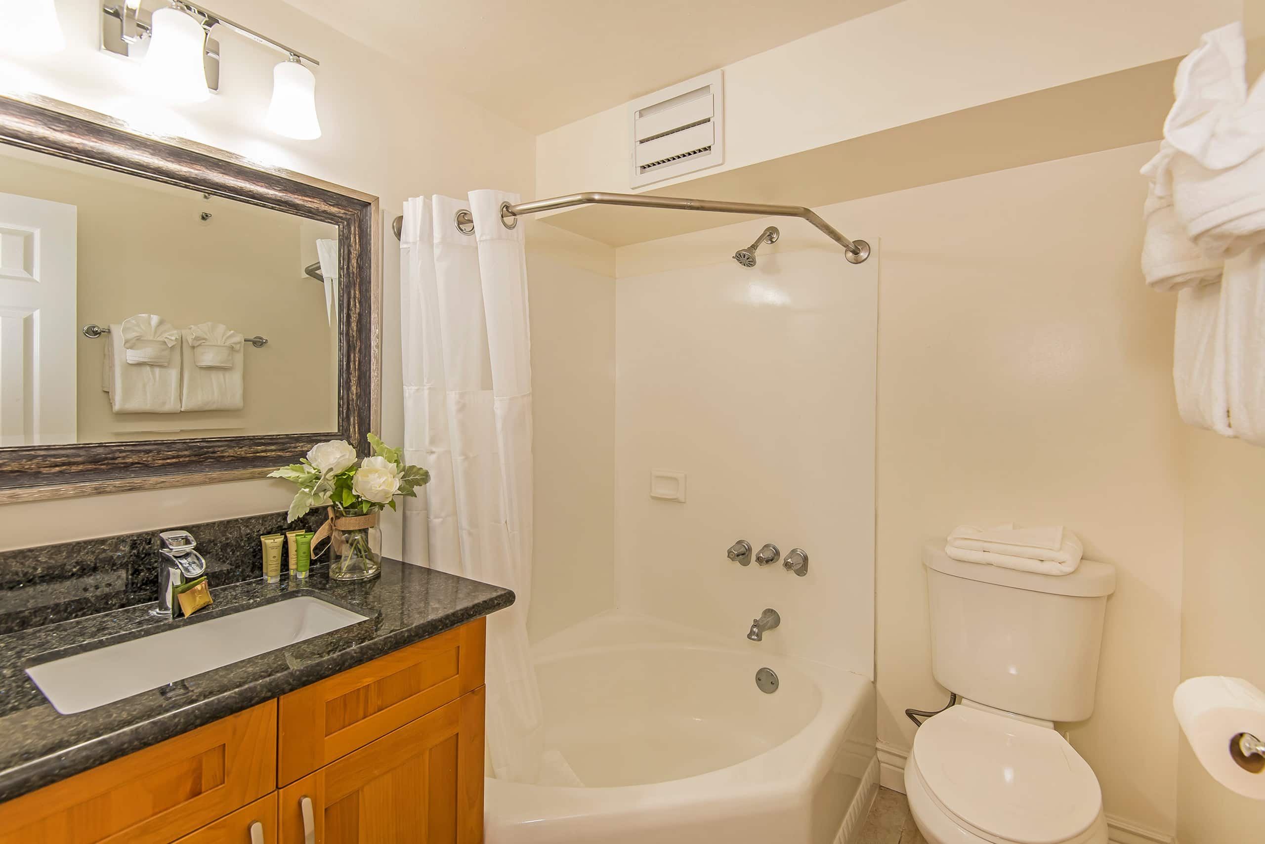 Condo in Honolulu · ★4.45 · 1 bedroom · 3 beds · 1 private bath - Image 12