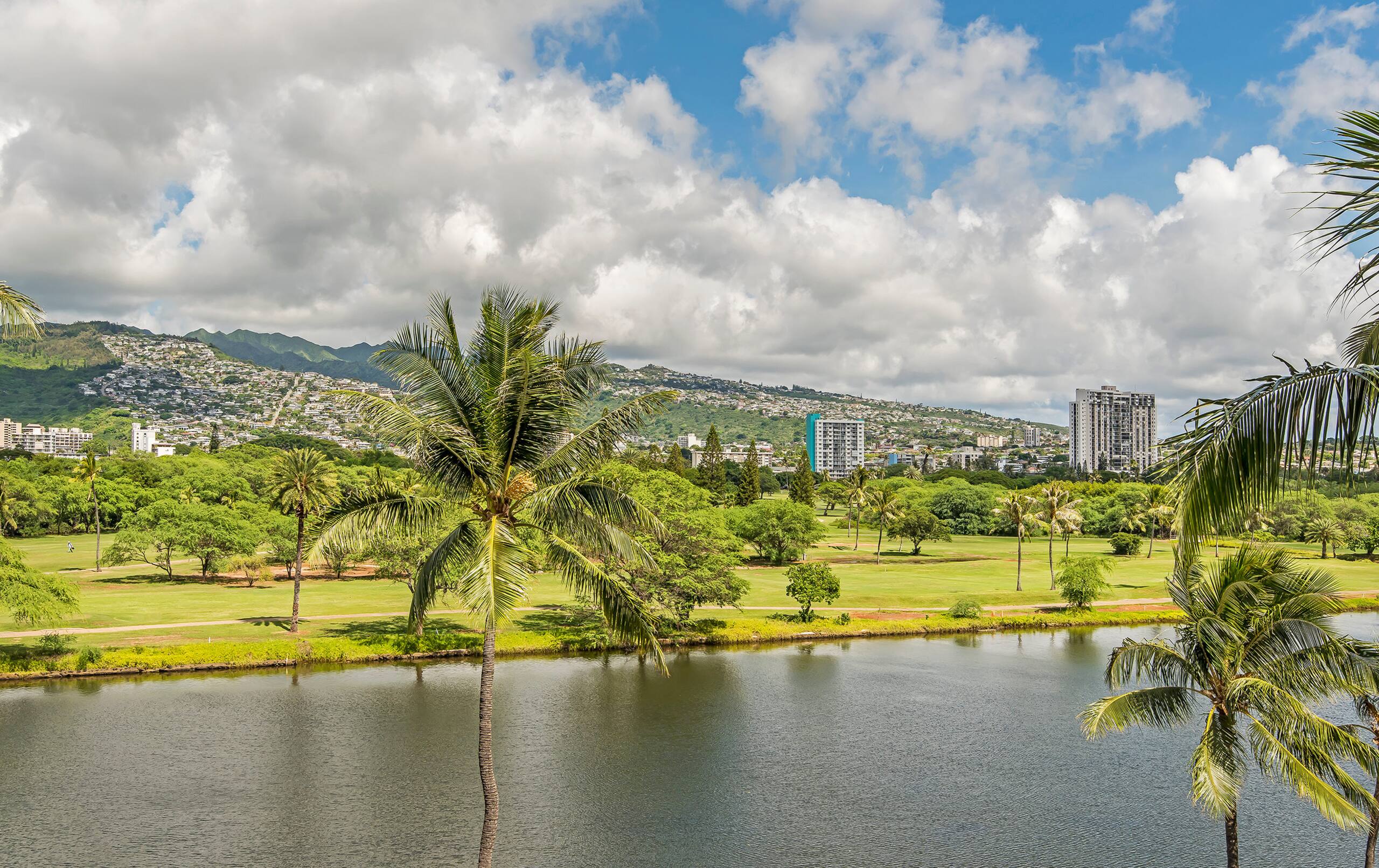 Condo in Honolulu · ★4.45 · 1 bedroom · 3 beds · 1 private bath - Image 35