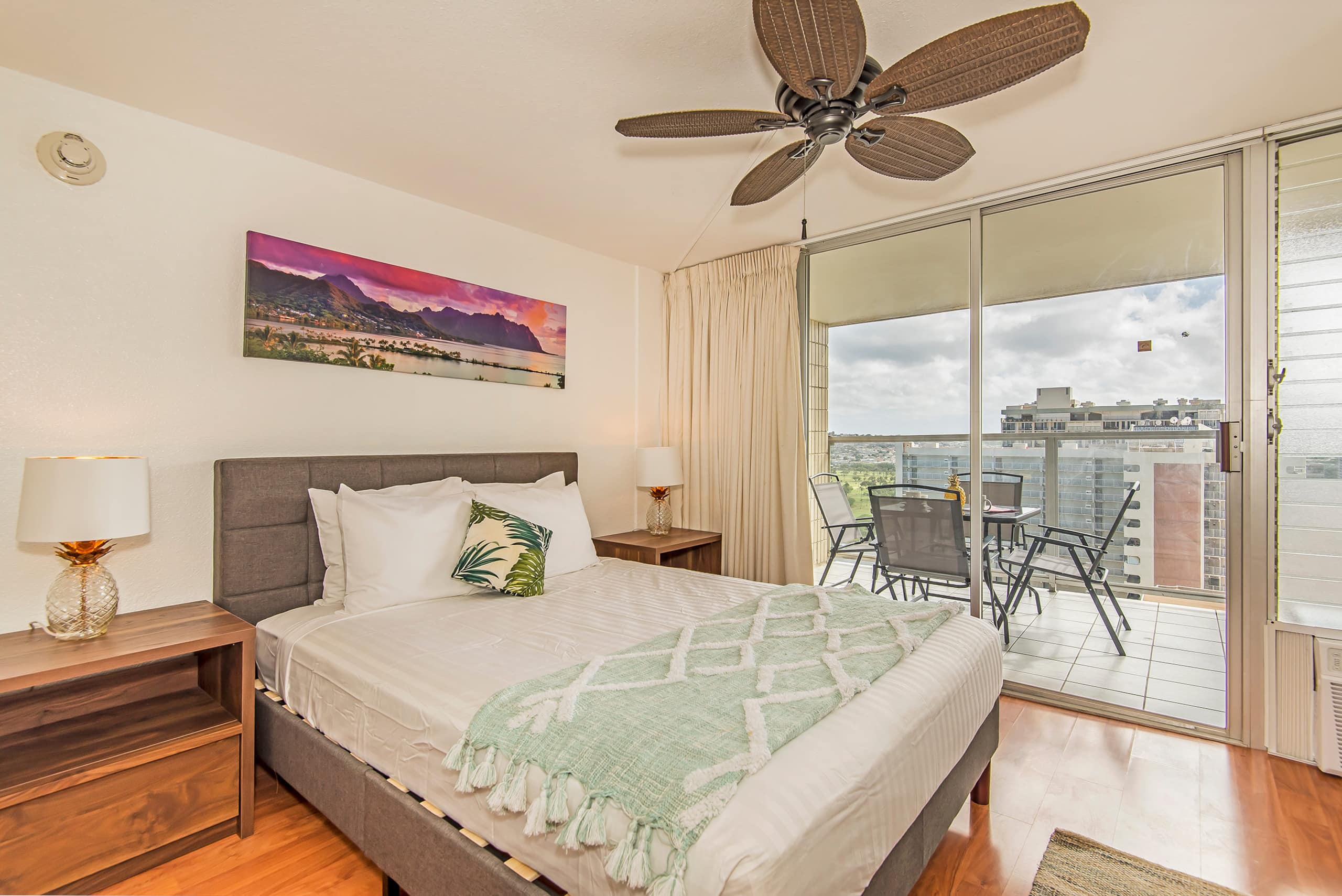 Condo in Honolulu · ★4.45 · 1 bedroom · 3 beds · 1 private bath - Image 8