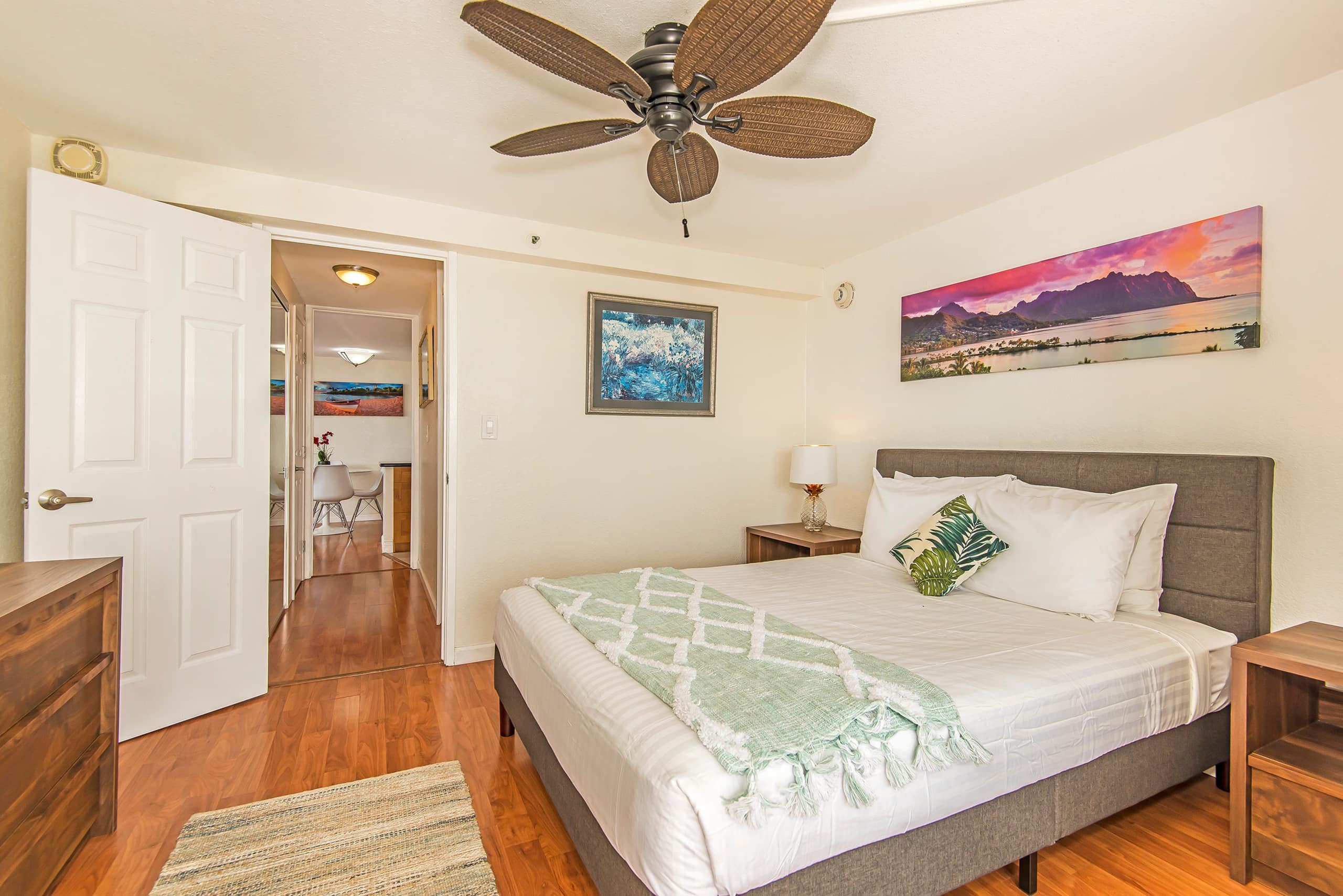 Condo in Honolulu · ★4.45 · 1 bedroom · 3 beds · 1 private bath - Image 10