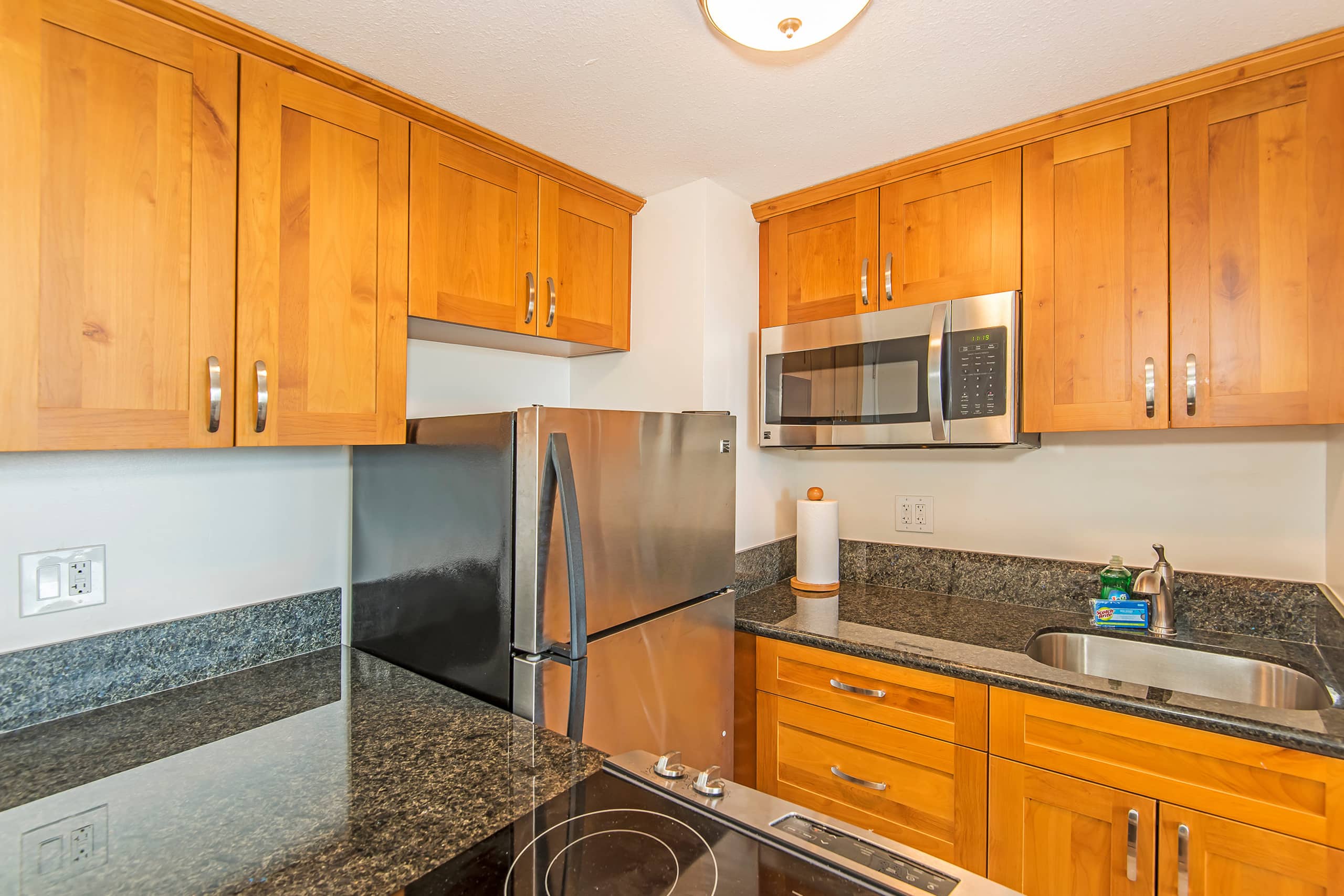 Condo in Honolulu · ★4.45 · 1 bedroom · 3 beds · 1 private bath - Image 6
