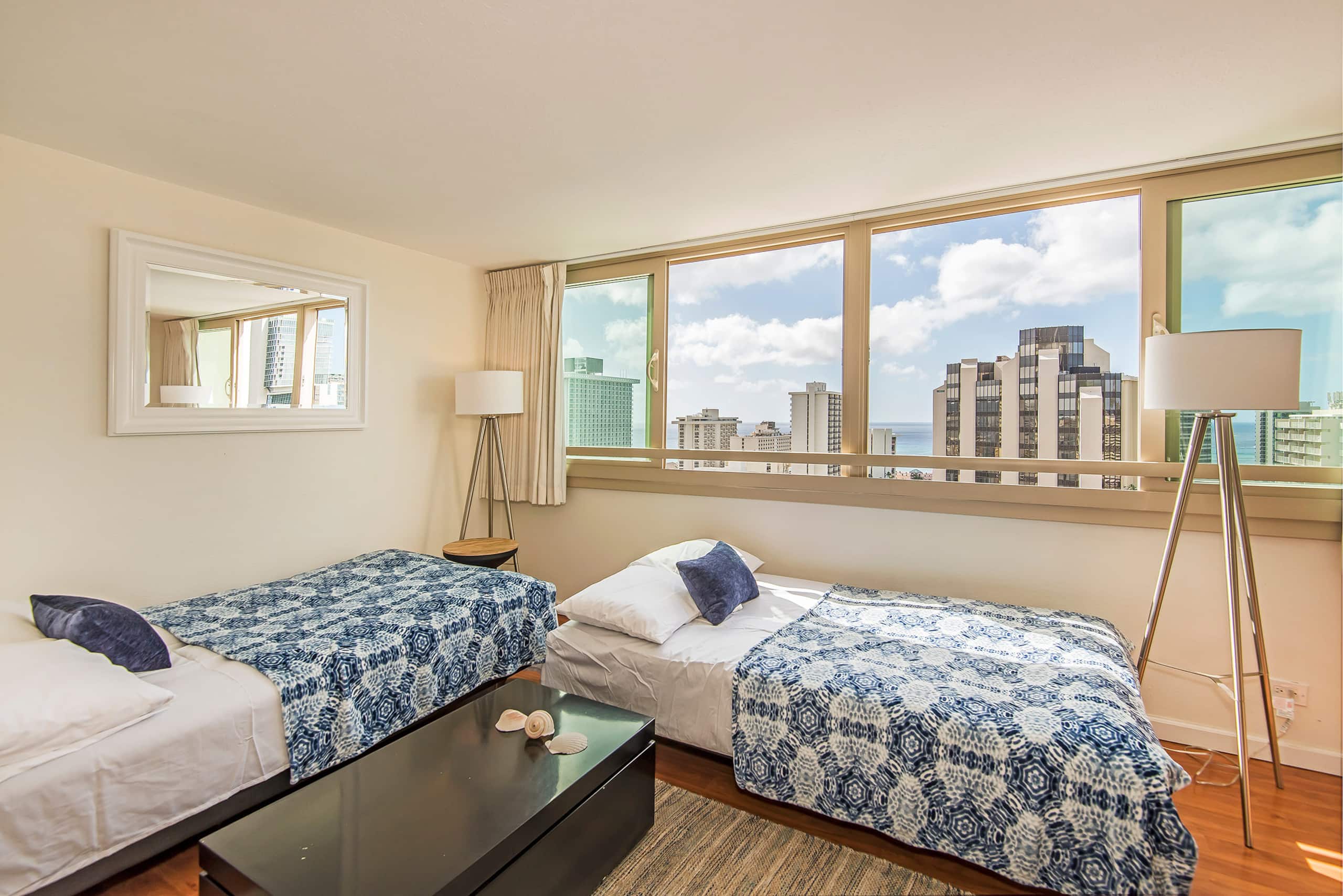 Condo in Honolulu · ★4.45 · 1 bedroom · 3 beds · 1 private bath - Image 5