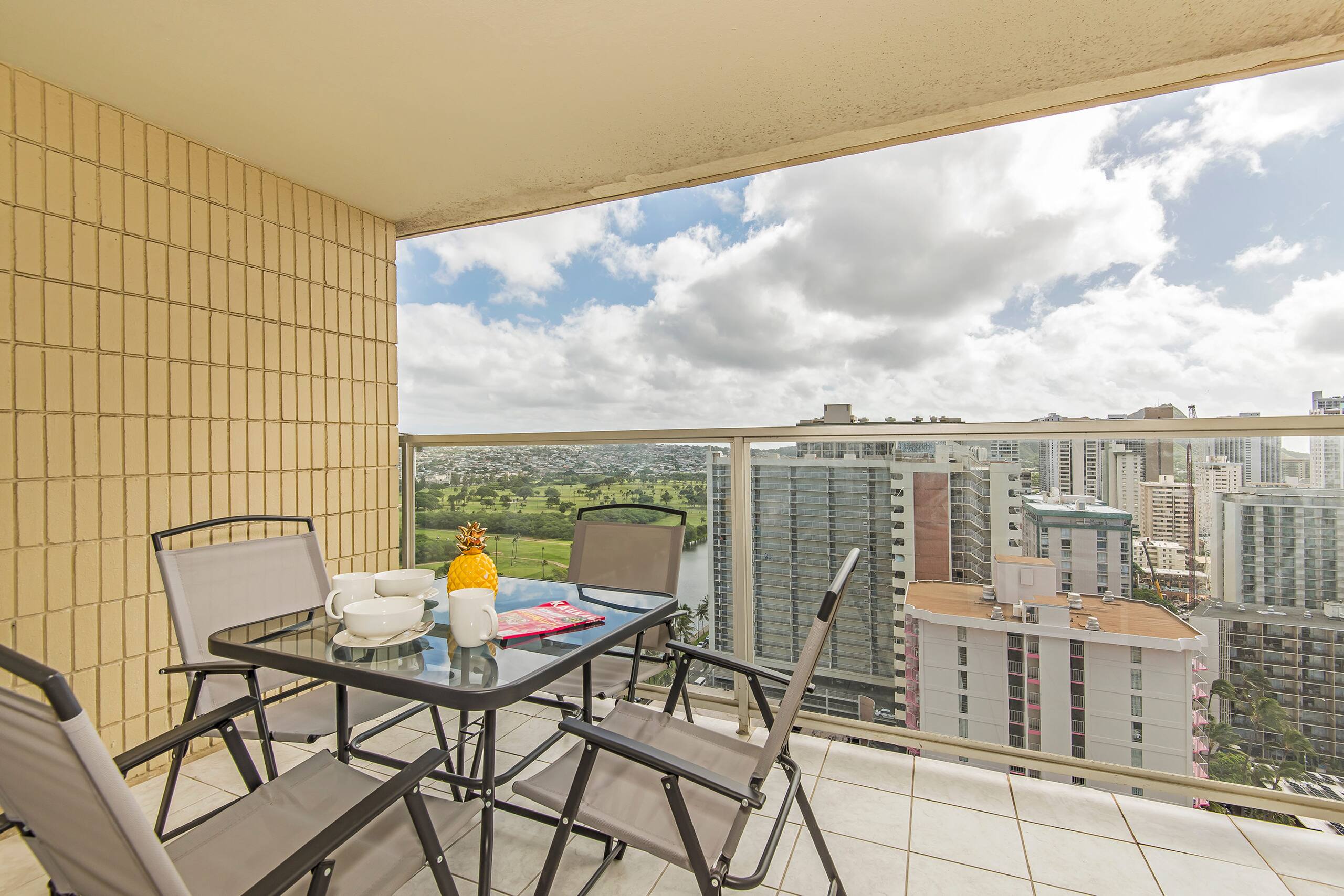 Condo in Honolulu · ★4.45 · 1 bedroom · 3 beds · 1 private bath - Image 14