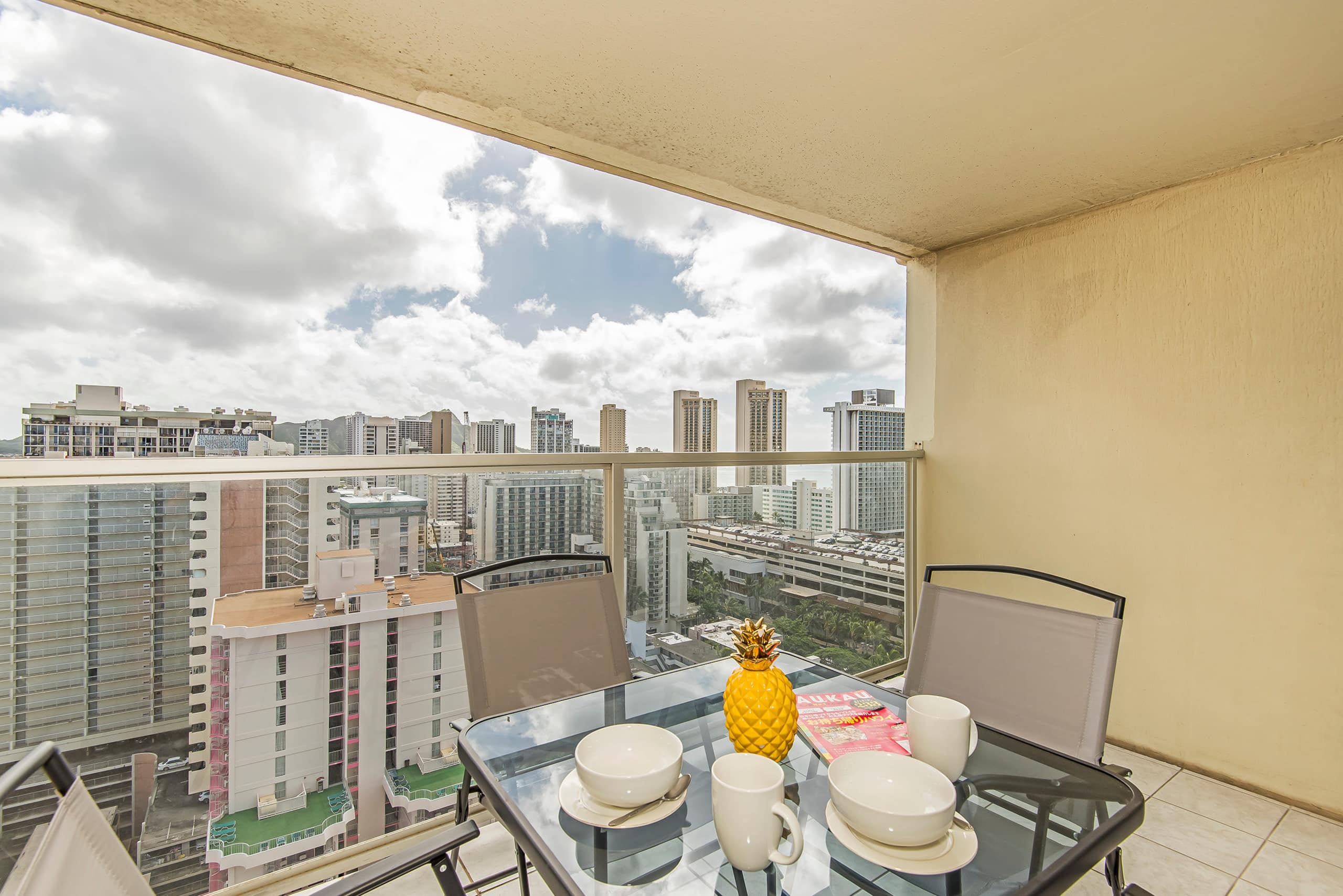 Condo in Honolulu · ★4.45 · 1 bedroom · 3 beds · 1 private bath - Image 15