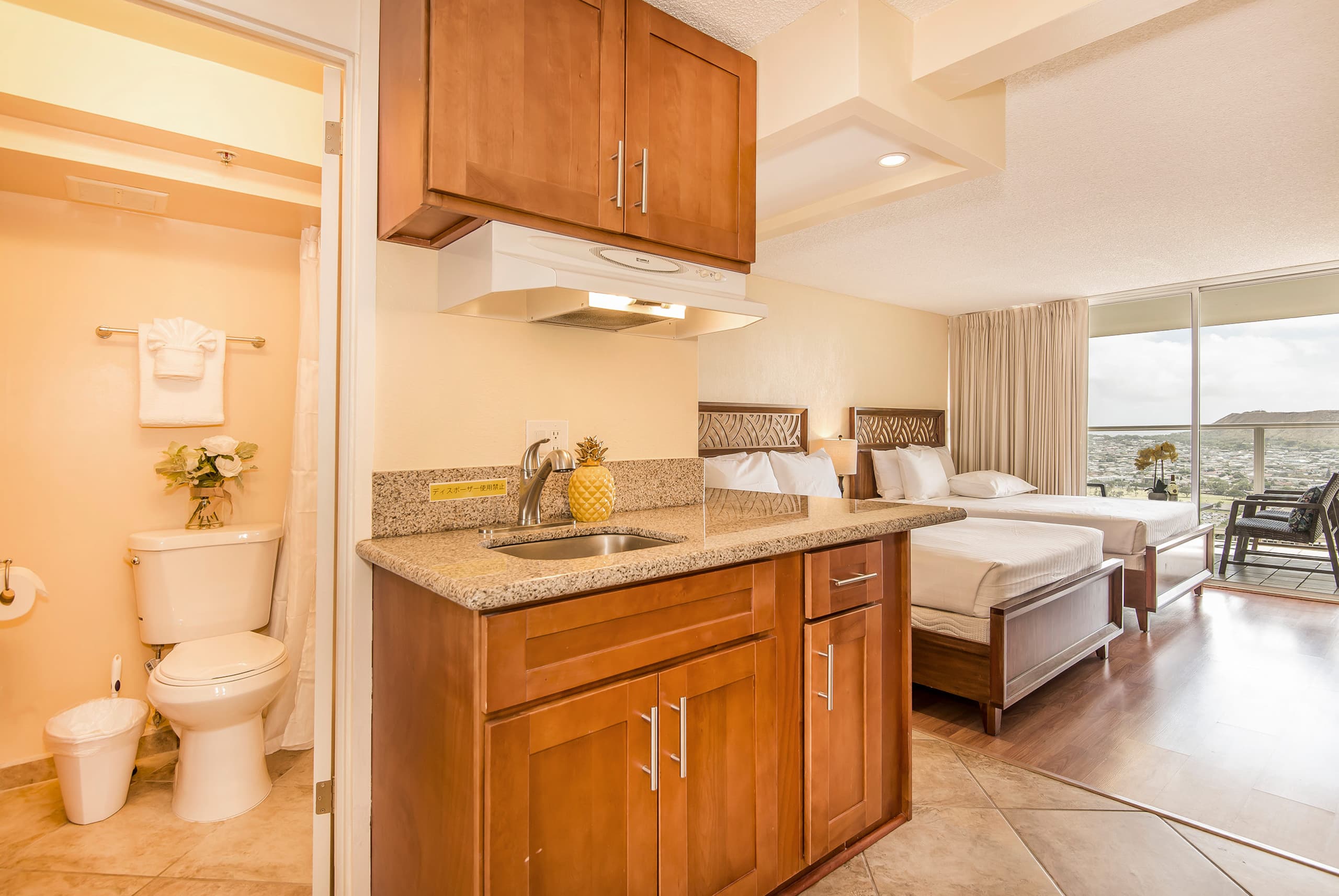 Condo in Honolulu · ★4.78 · Studio · 2 beds · 1 bath - Image 5