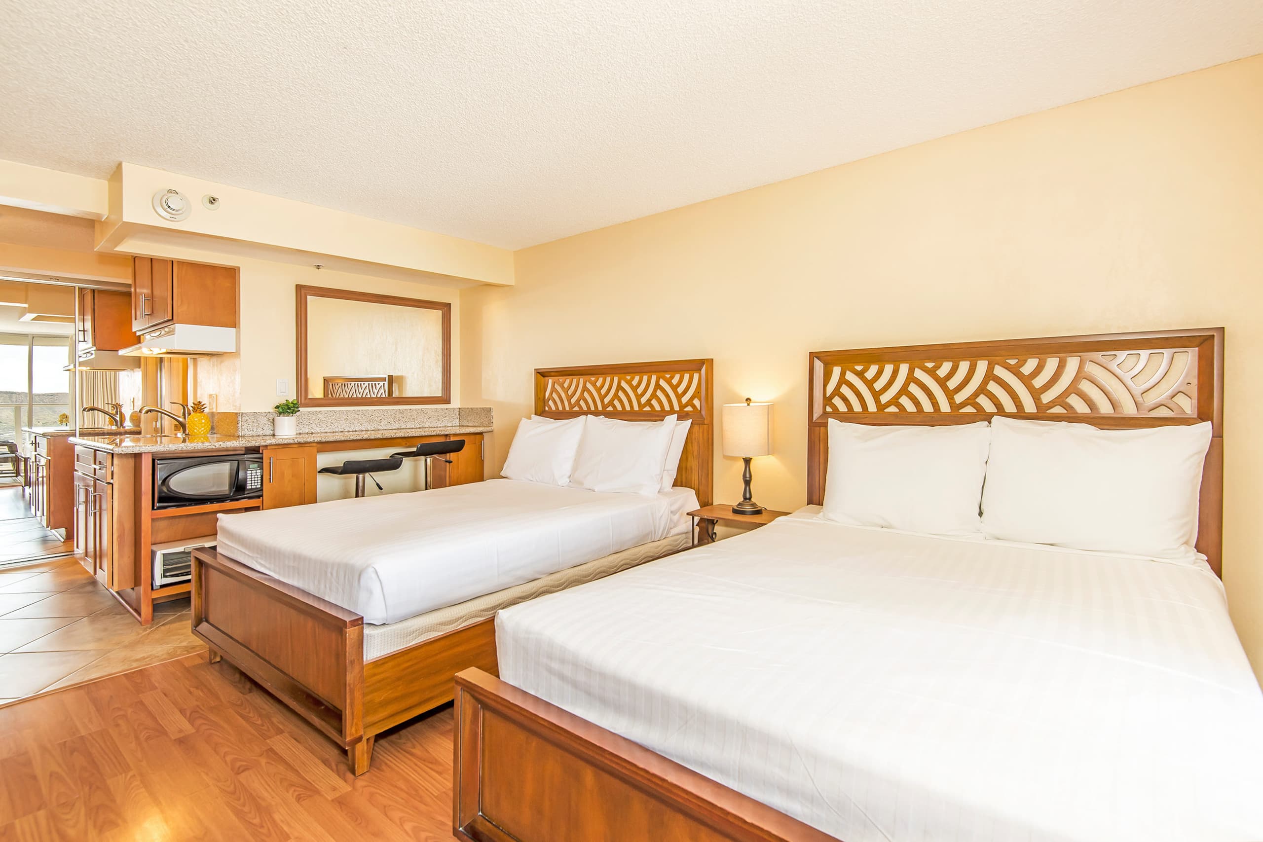 Condo in Honolulu · ★4.78 · Studio · 2 beds · 1 bath - Image 2