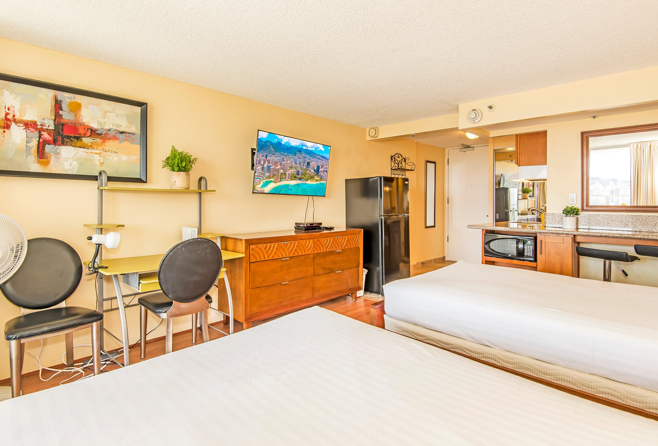 Condo in Honolulu · ★4.78 · Studio · 2 beds · 1 bath - Image 3