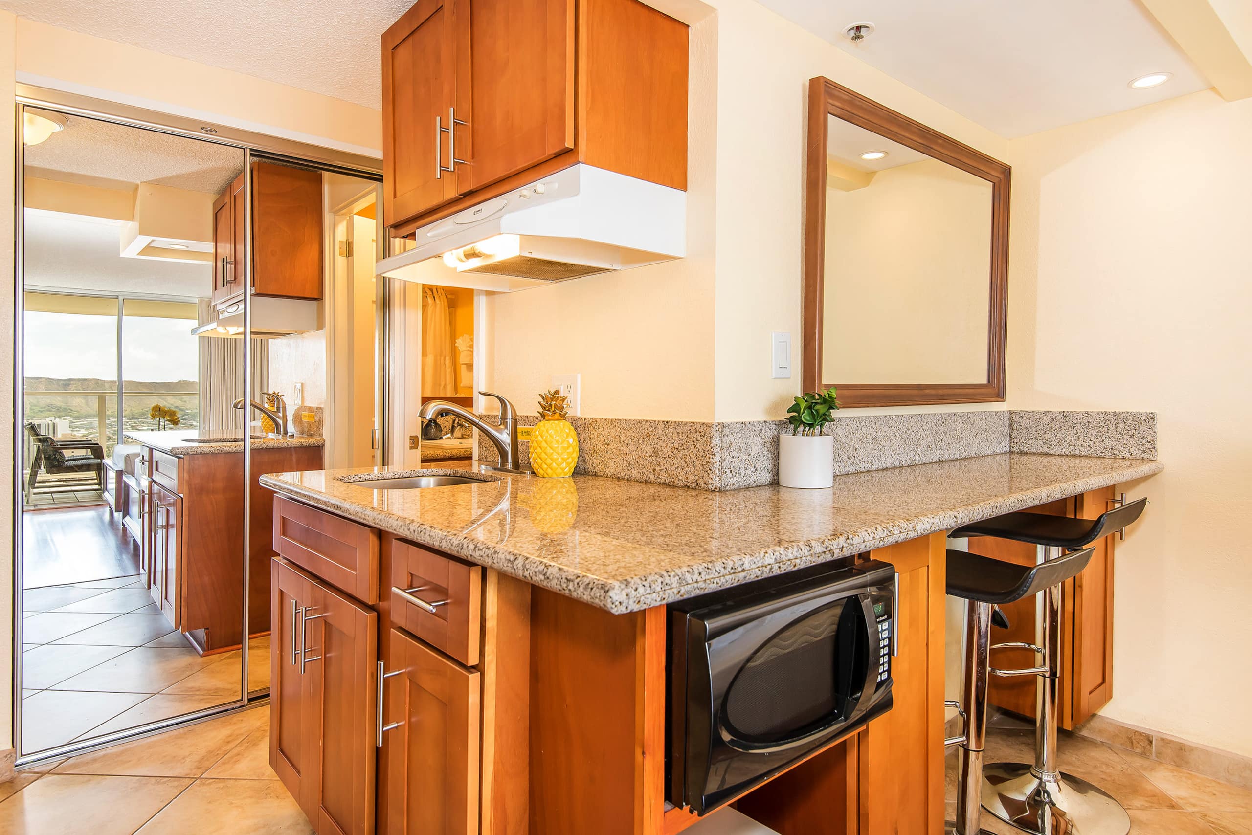 Condo in Honolulu · ★4.78 · Studio · 2 beds · 1 bath - Image 6