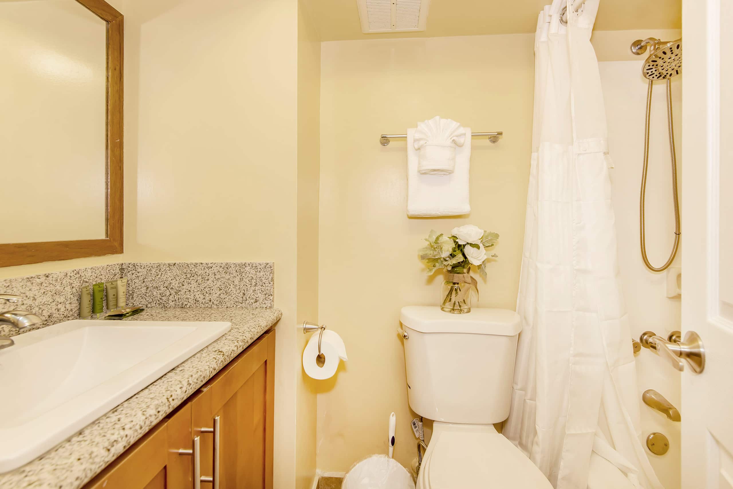 Condo in Honolulu · ★4.78 · Studio · 2 beds · 1 bath - Image 8