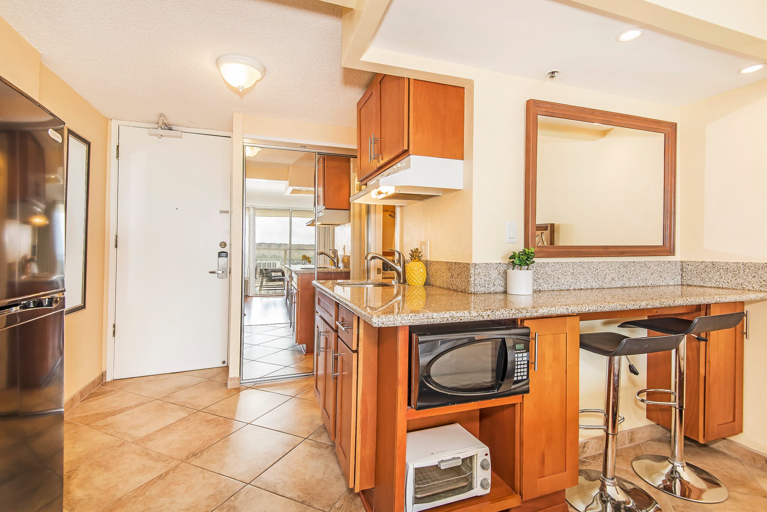 Condo in Honolulu · ★4.78 · Studio · 2 beds · 1 bath - Image 7