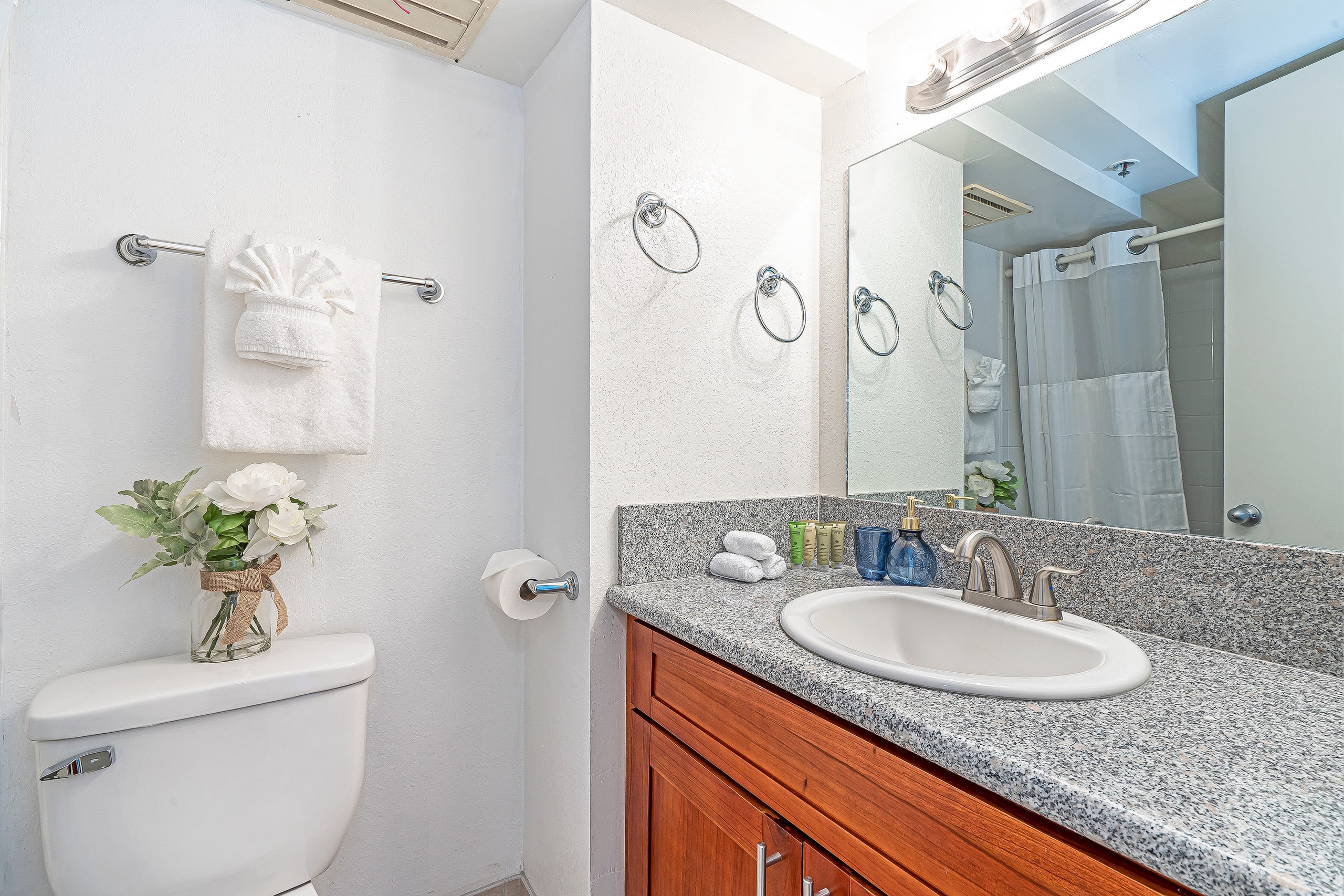 Condo in Honolulu · ★4.8 · Studio · 2 beds · 1 bath - Image 8