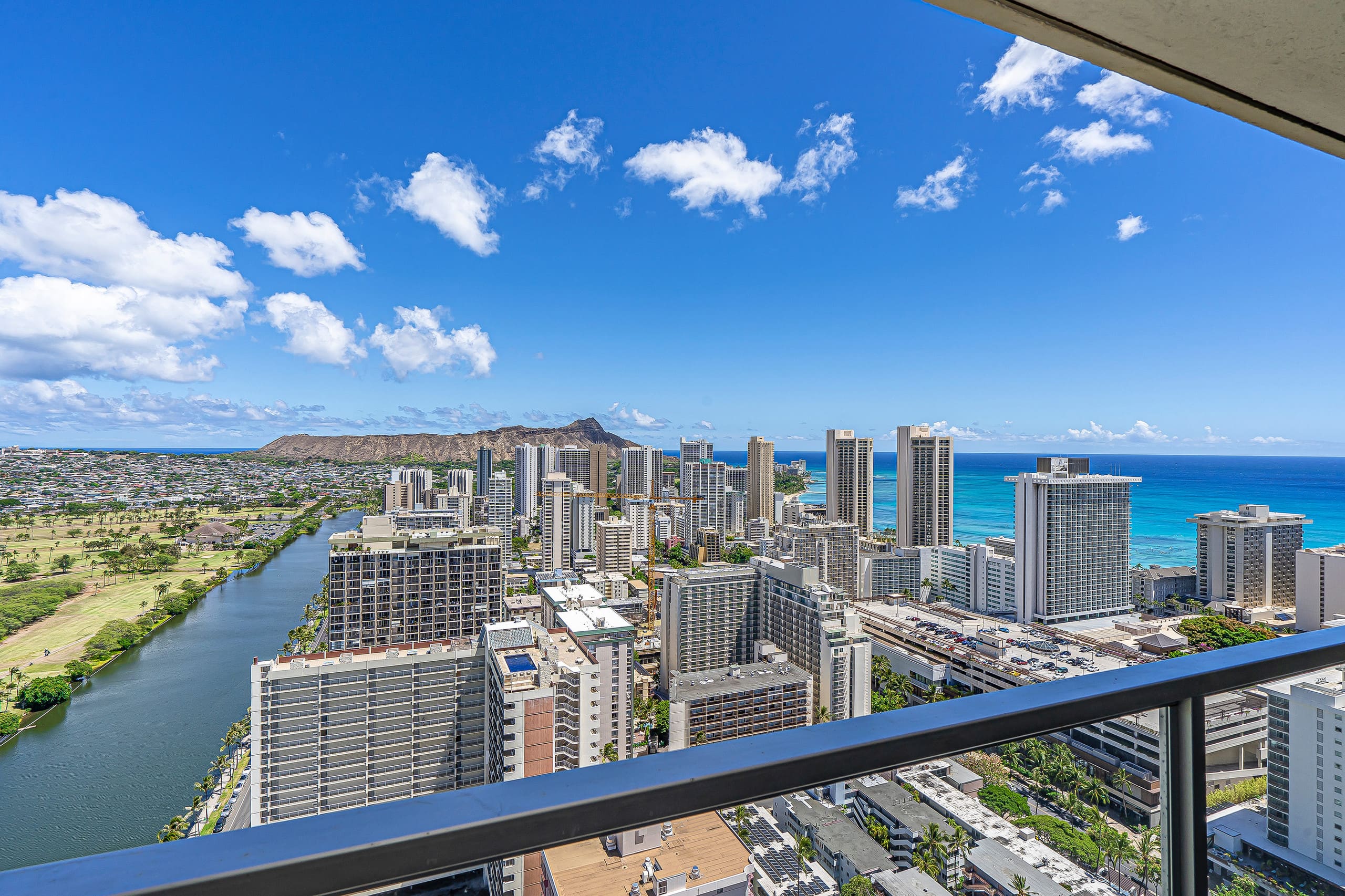Condo in Honolulu · ★4.8 · Studio · 2 beds · 1 bath - Image 11
