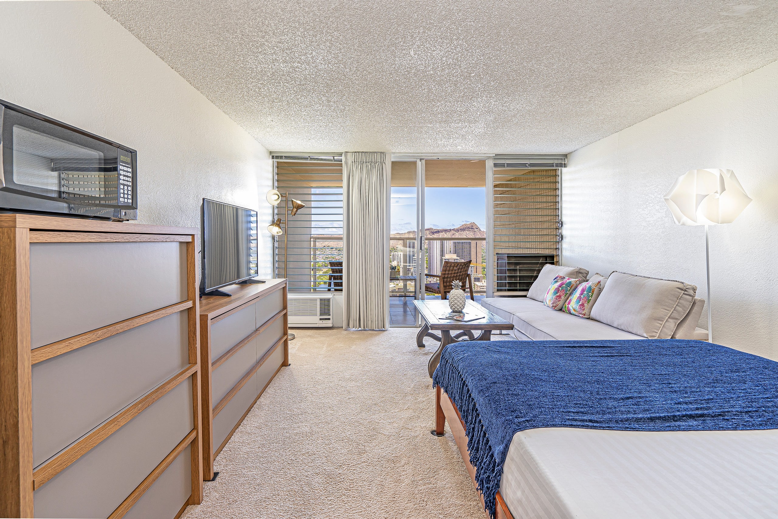 Condo in Honolulu · ★4.8 · Studio · 2 beds · 1 bath - Image 3