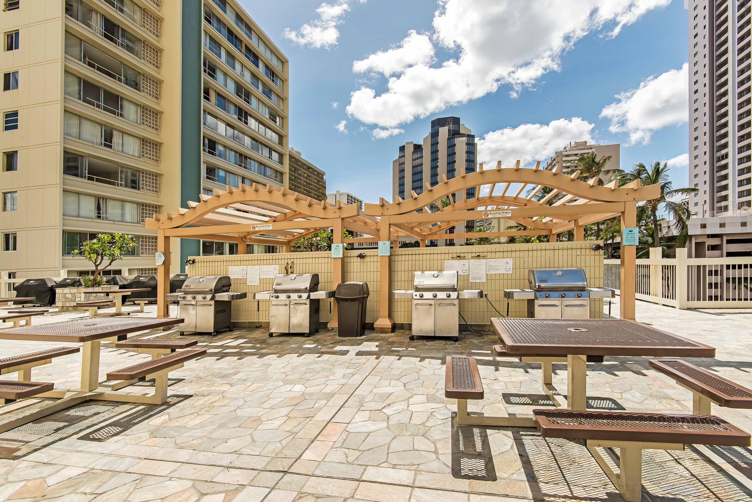 Condo in Honolulu · ★4.8 · Studio · 2 beds · 1 bath - Image 17