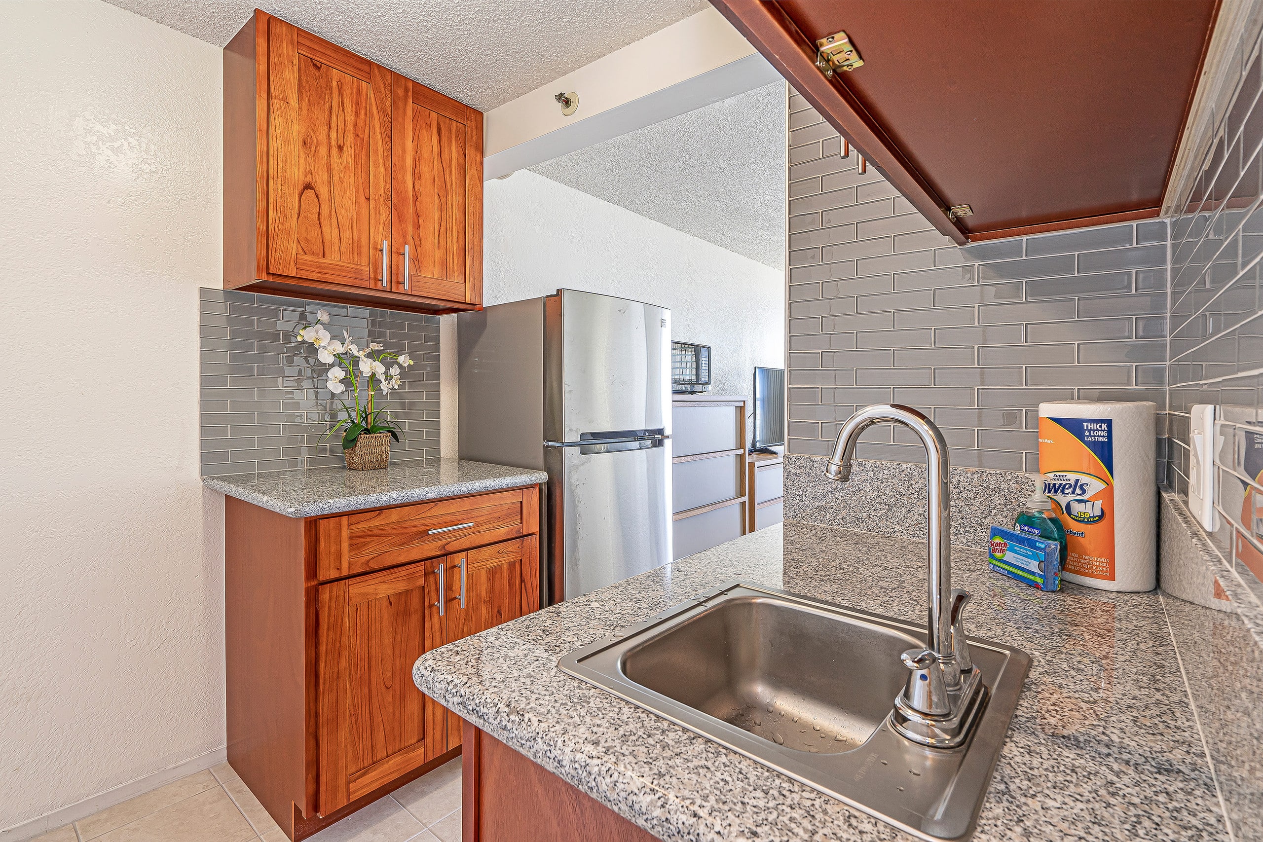 Condo in Honolulu · ★4.8 · Studio · 2 beds · 1 bath - Image 6