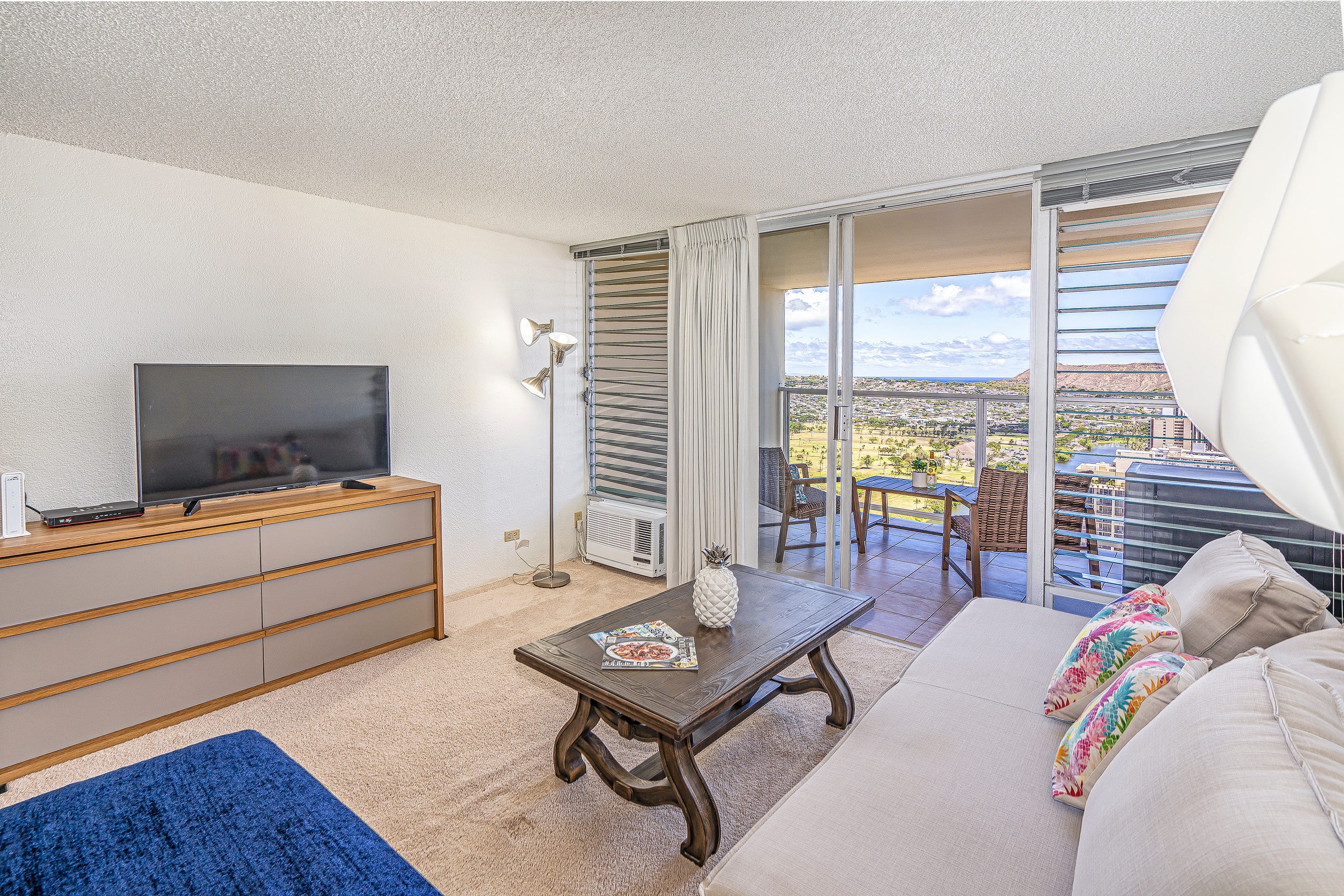 Condo in Honolulu · ★4.8 · Studio · 2 beds · 1 bath - Image 2