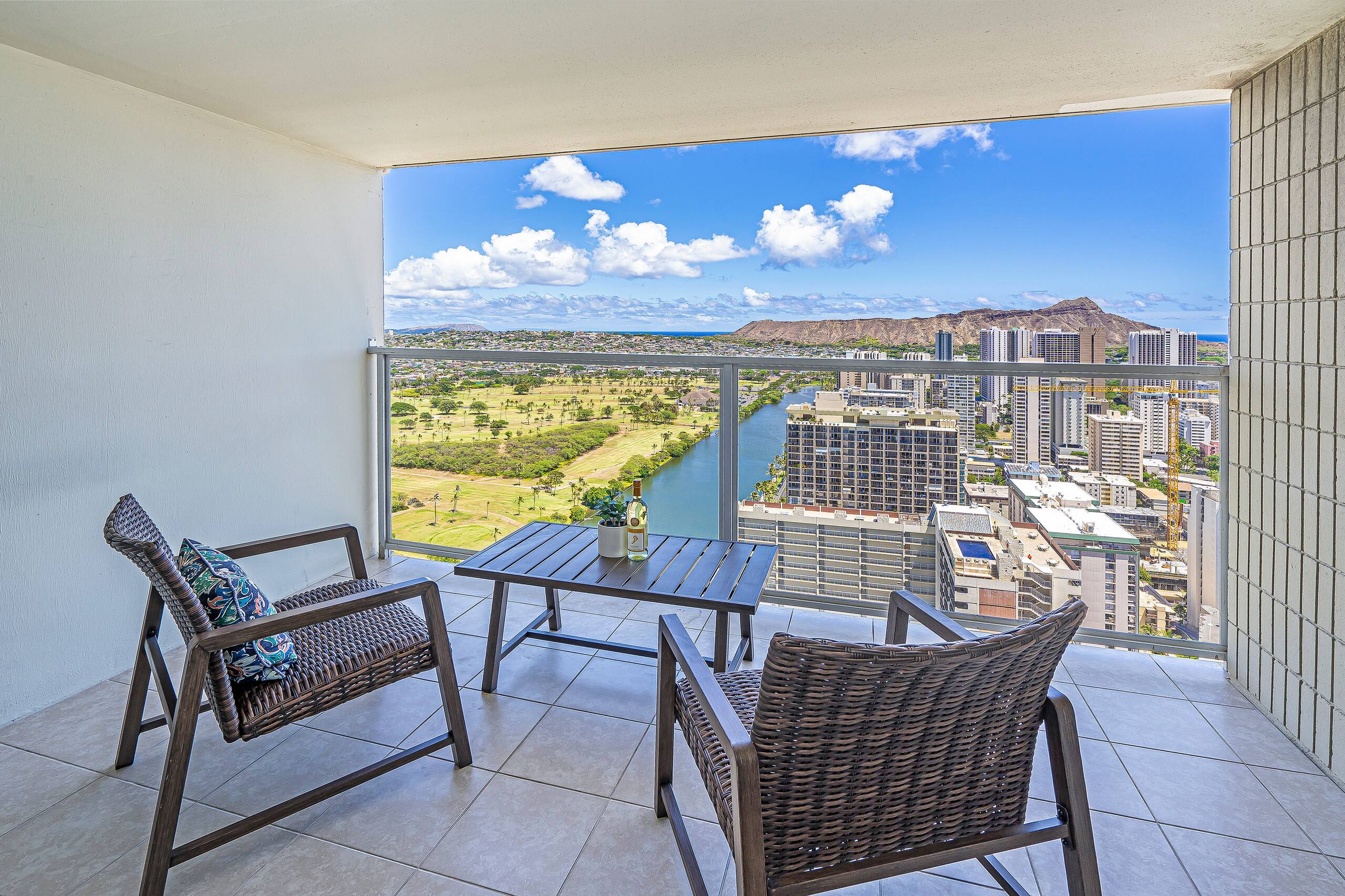 Condo in Honolulu · ★4.8 · Studio · 2 beds · 1 bath - Image 10