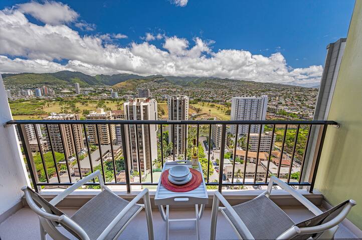 Ali’i Beach Rentals managed Airbnb listing 1